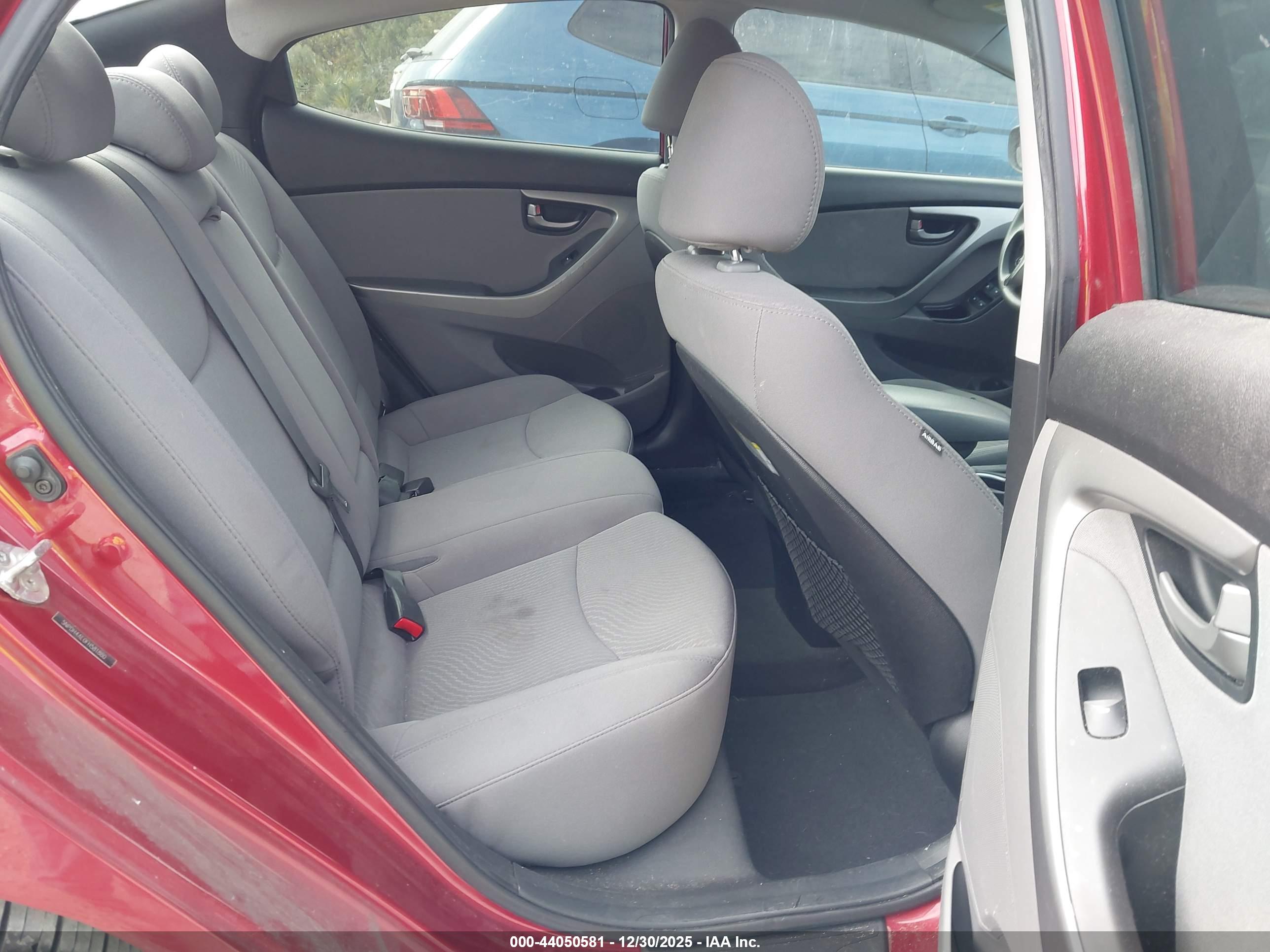 HYUNDAI ELANTRA image 8