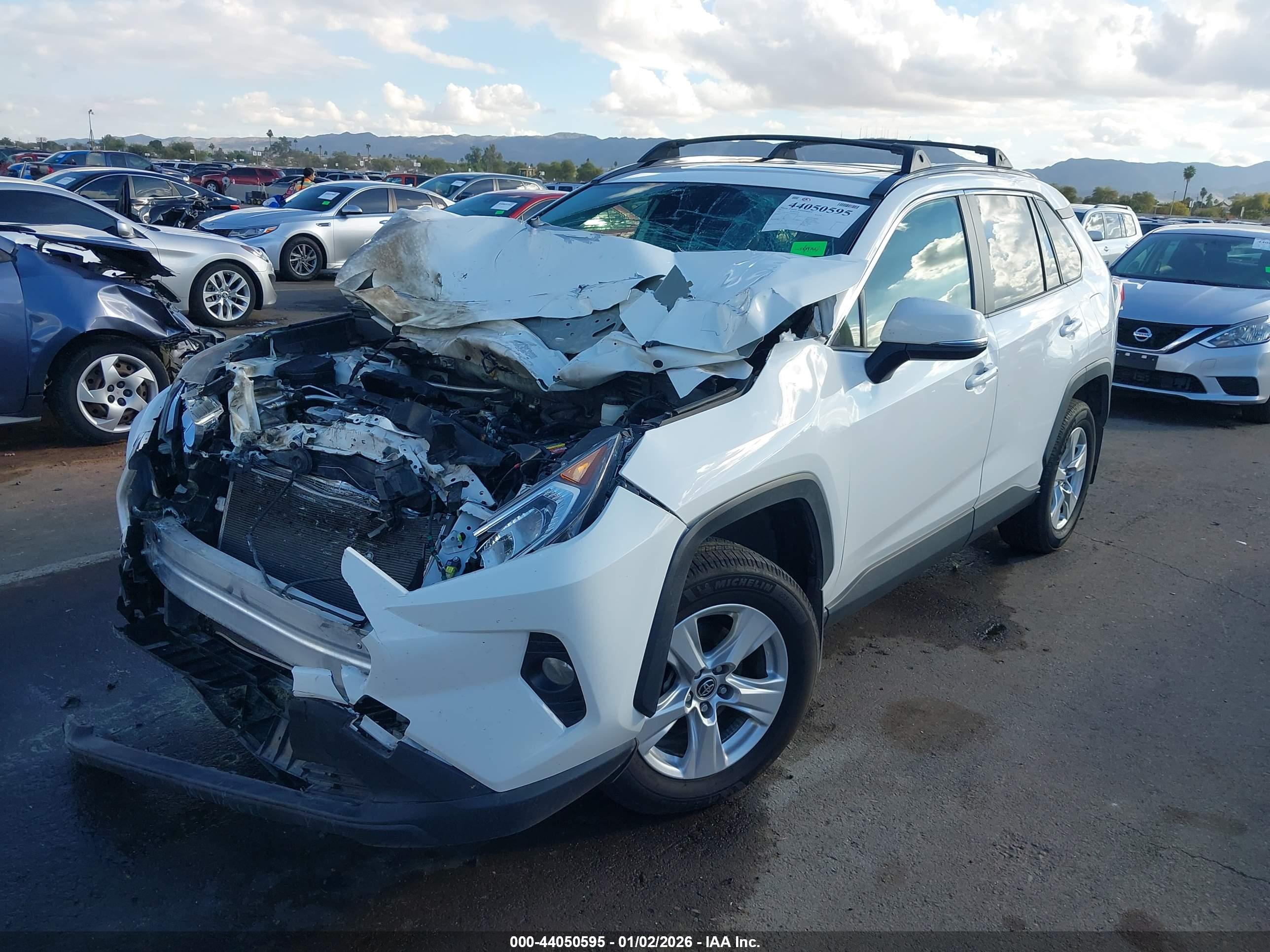 TOYOTA RAV4 image 2