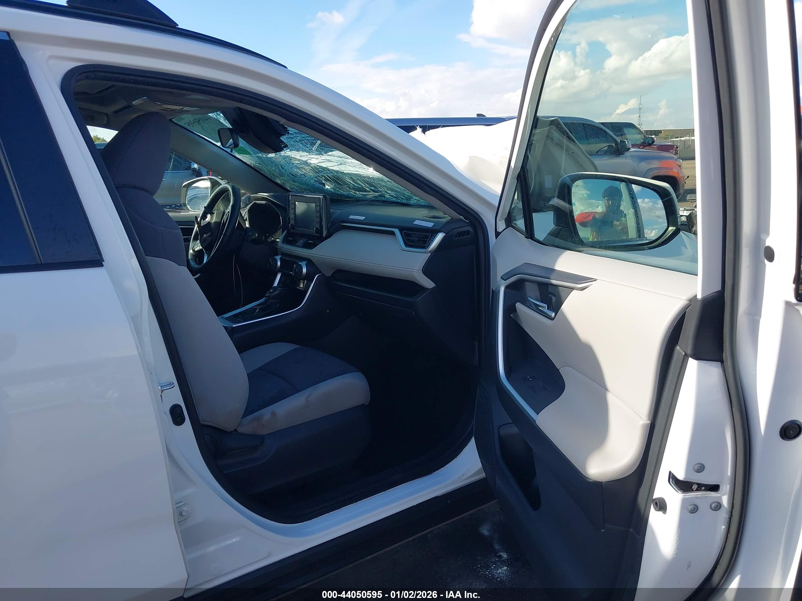 TOYOTA RAV4 image 5