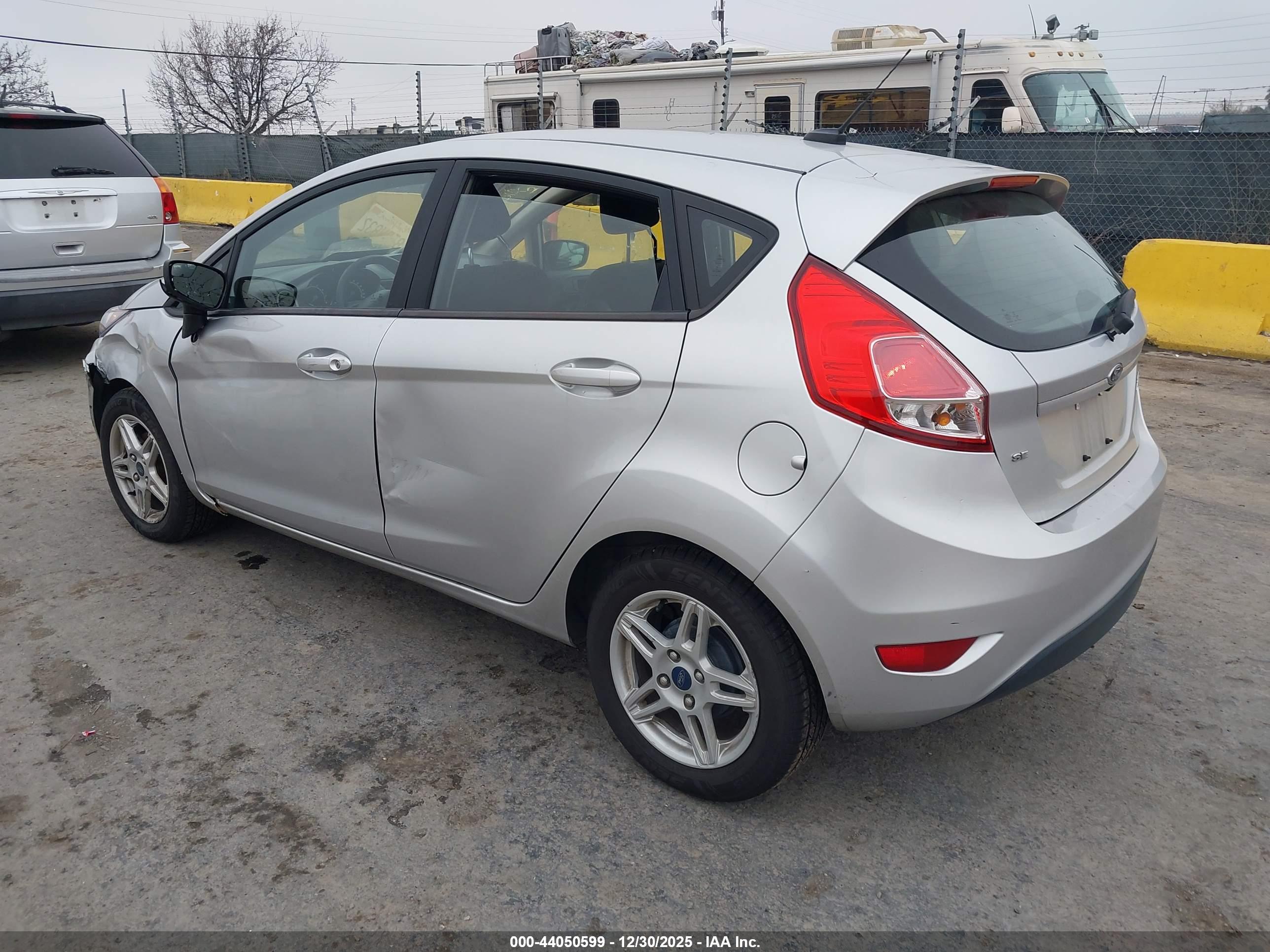 FORD FIESTA image 3