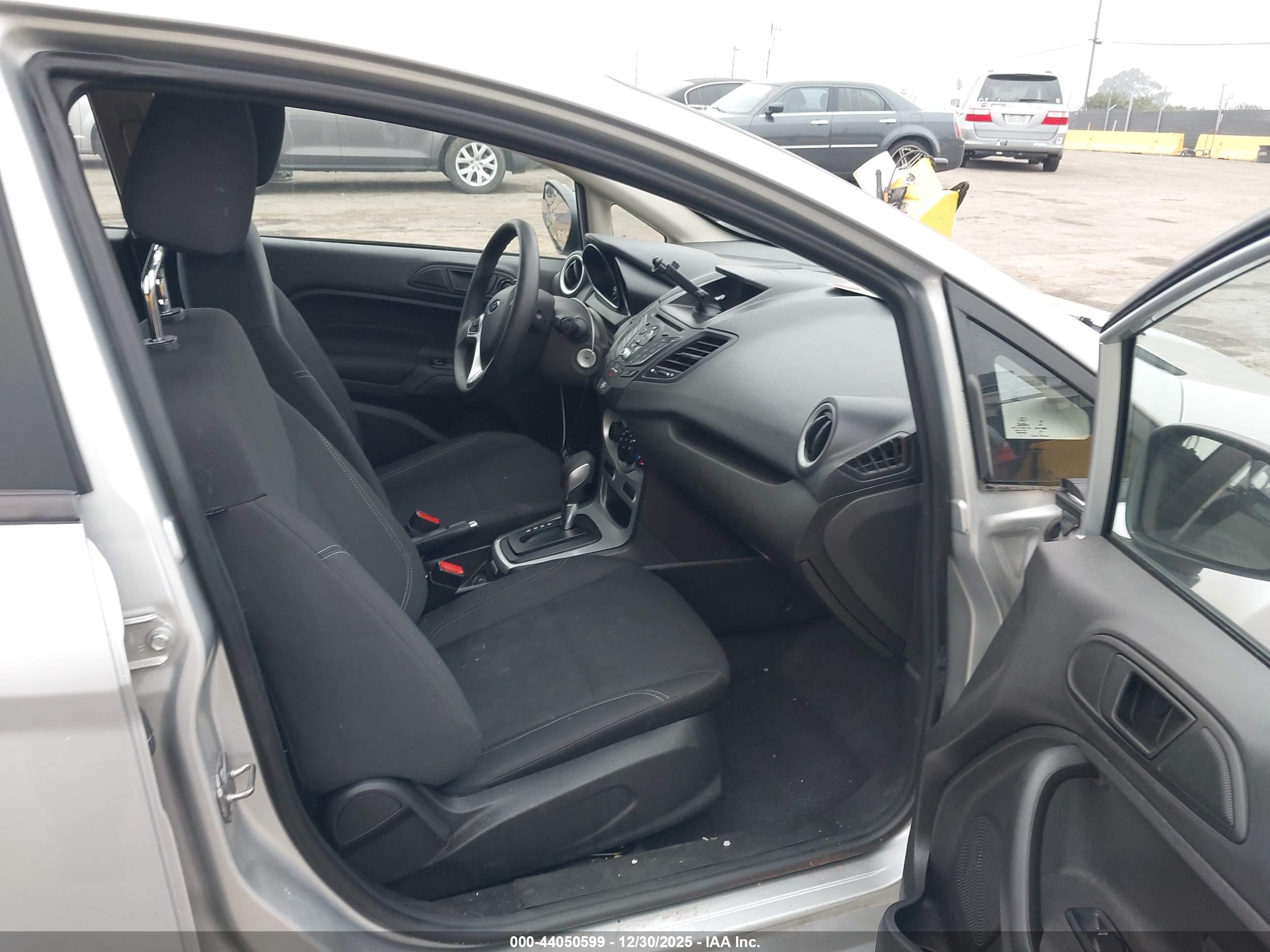 FORD FIESTA image 5