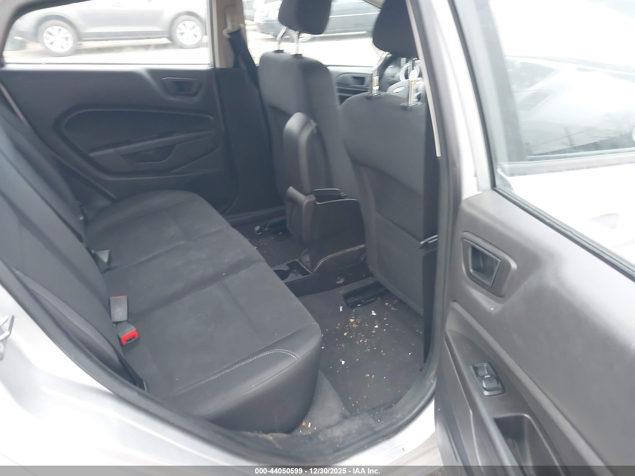 FORD FIESTA image 8