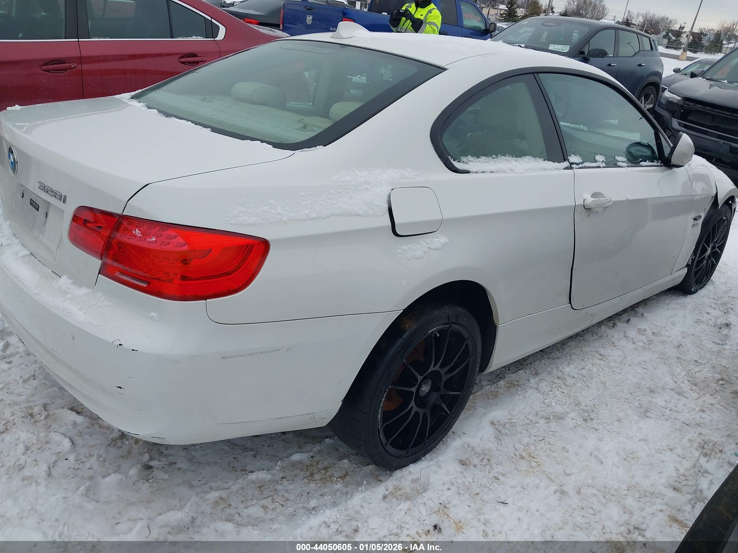 BMW 328I image 4