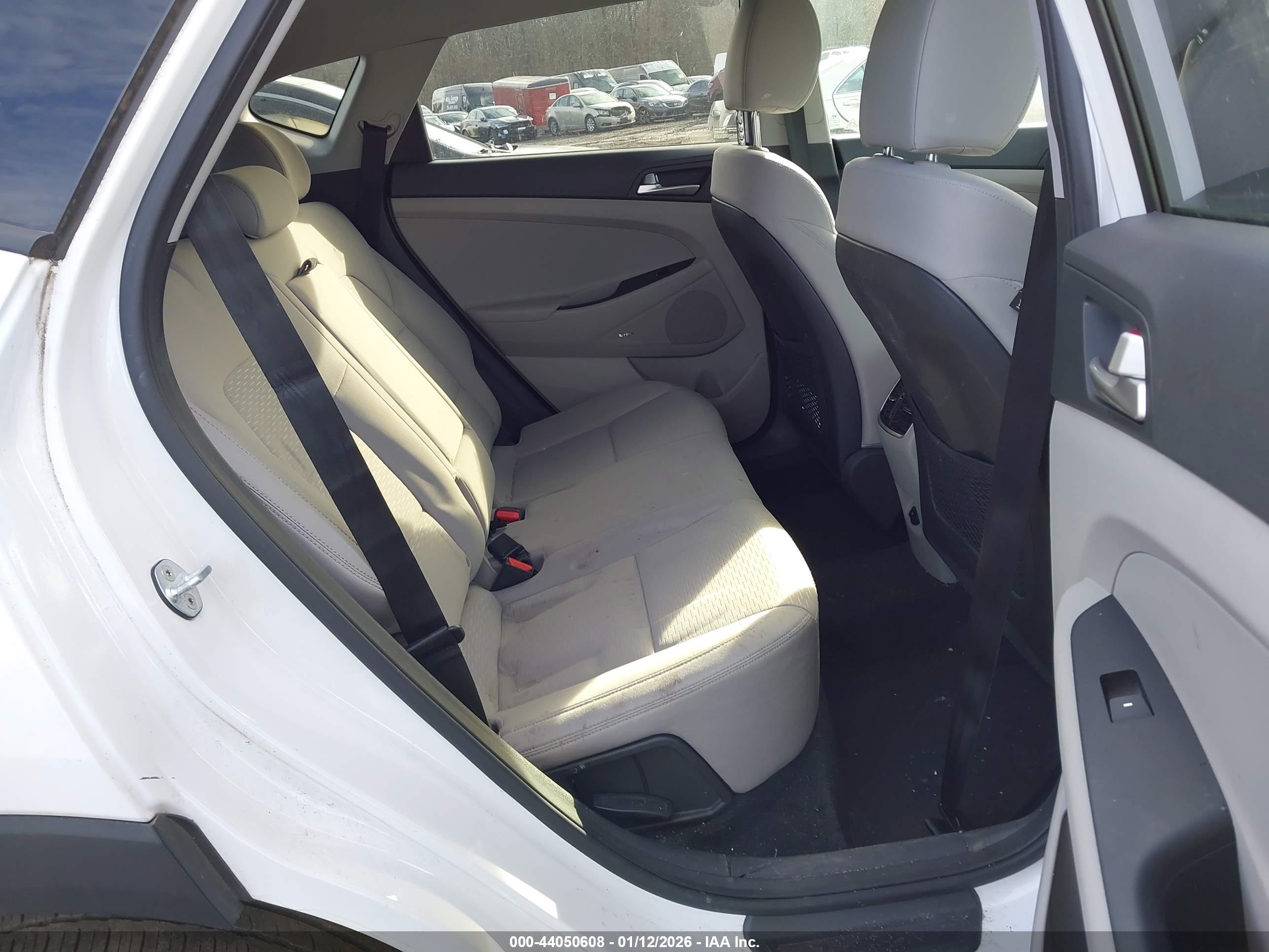 HYUNDAI TUCSON image 8