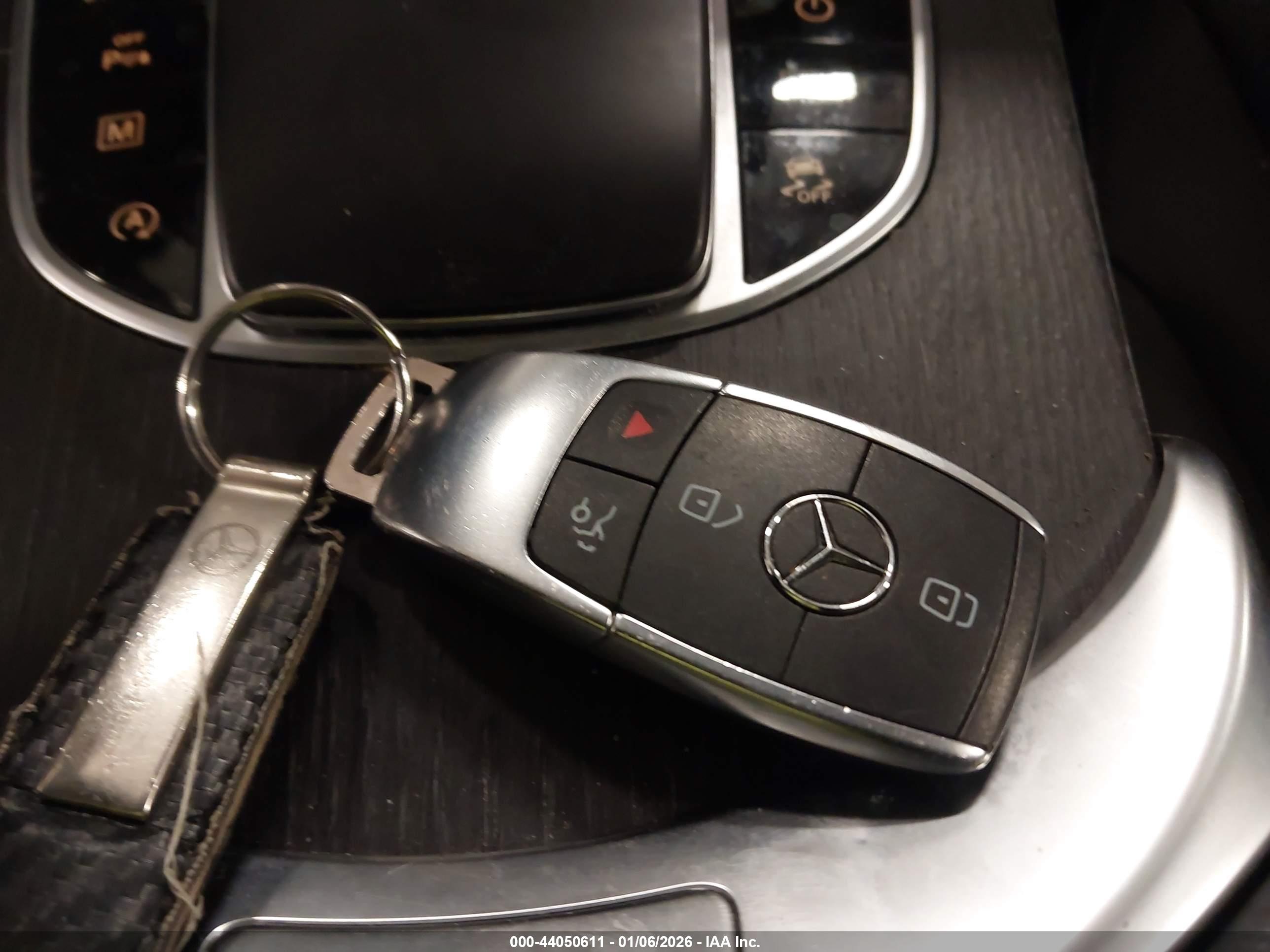 MERCEDES-BENZ GLC image 11