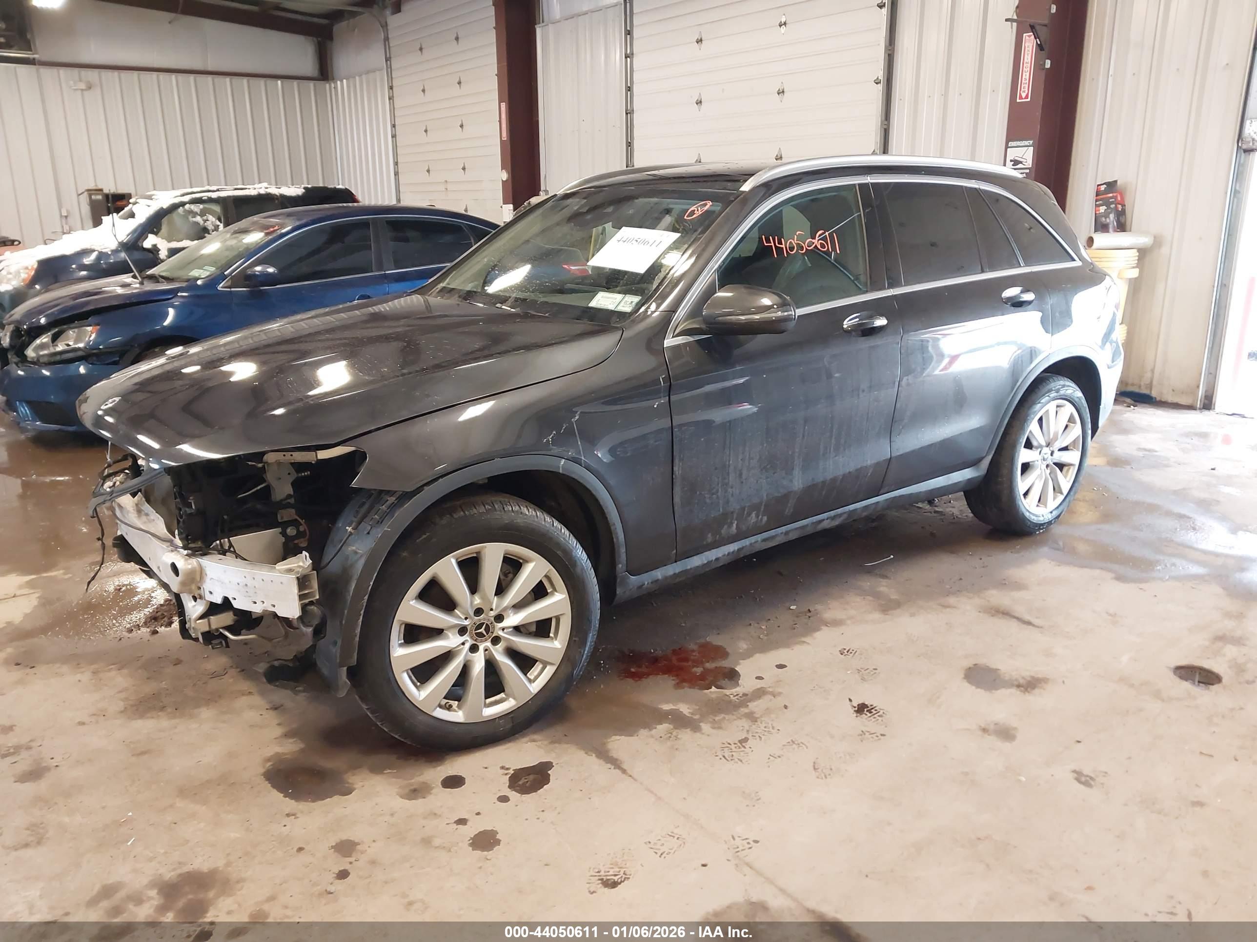 MERCEDES-BENZ GLC image 2