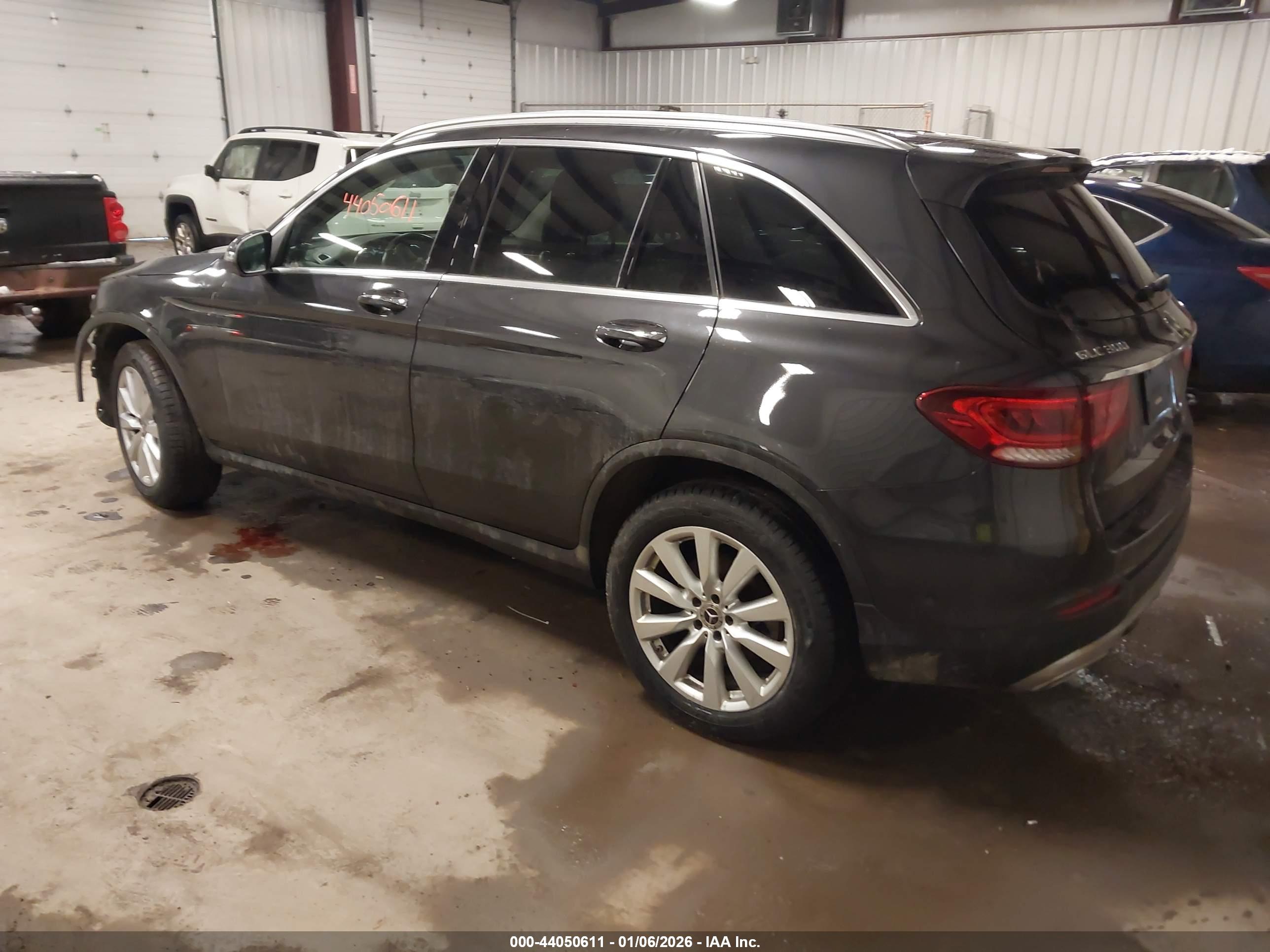 MERCEDES-BENZ GLC image 3