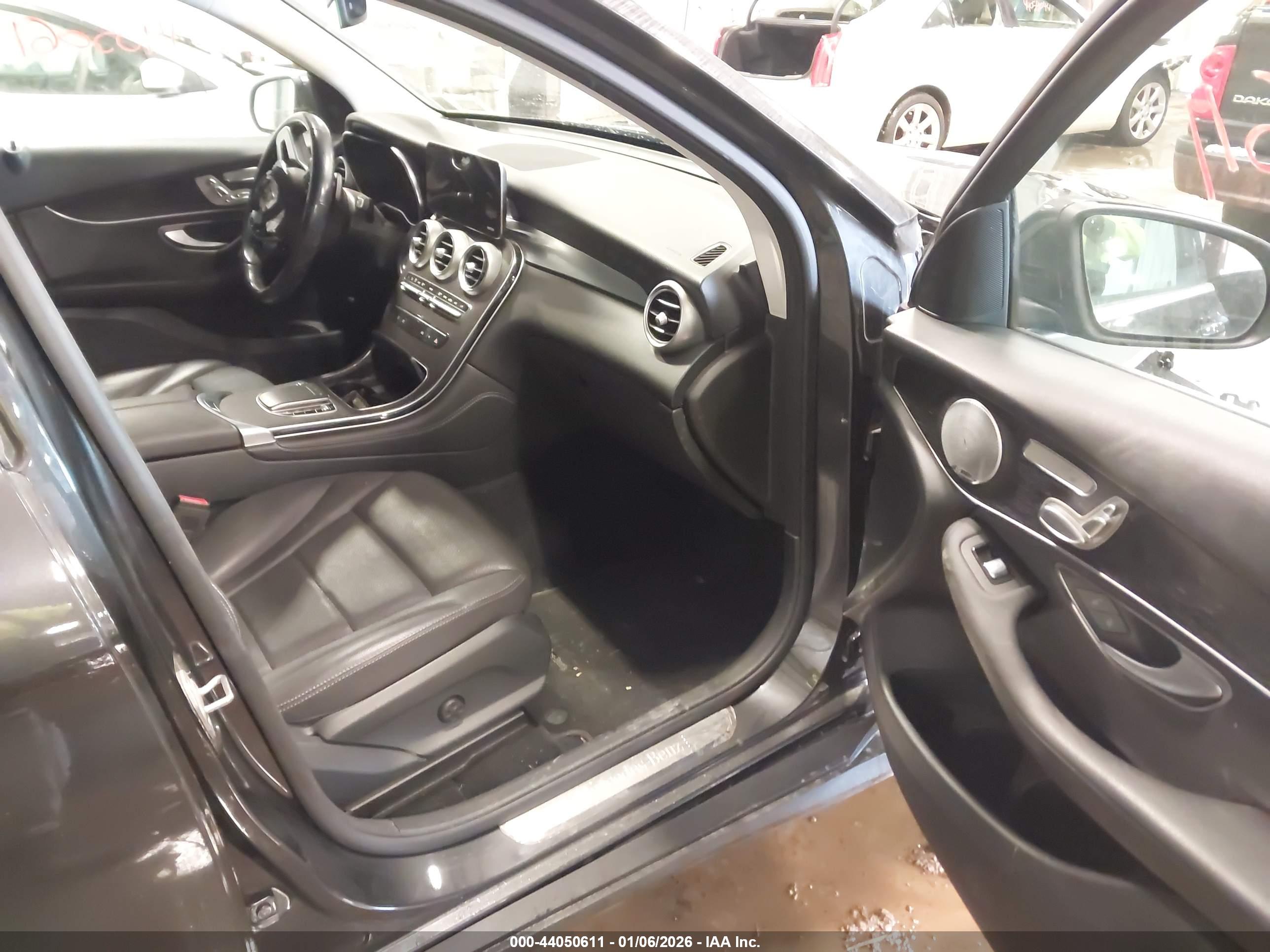 MERCEDES-BENZ GLC image 5