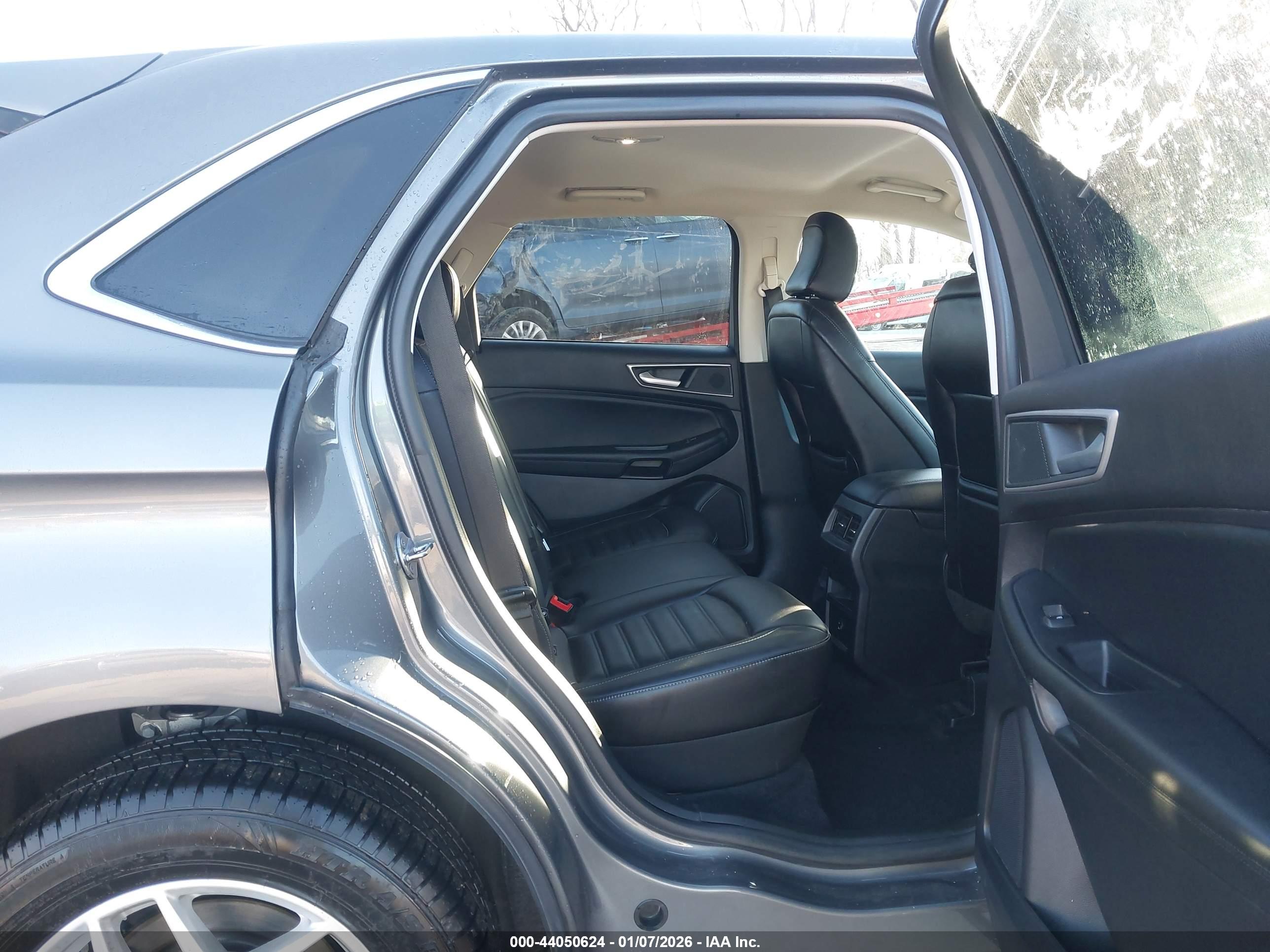 FORD EDGE image 8