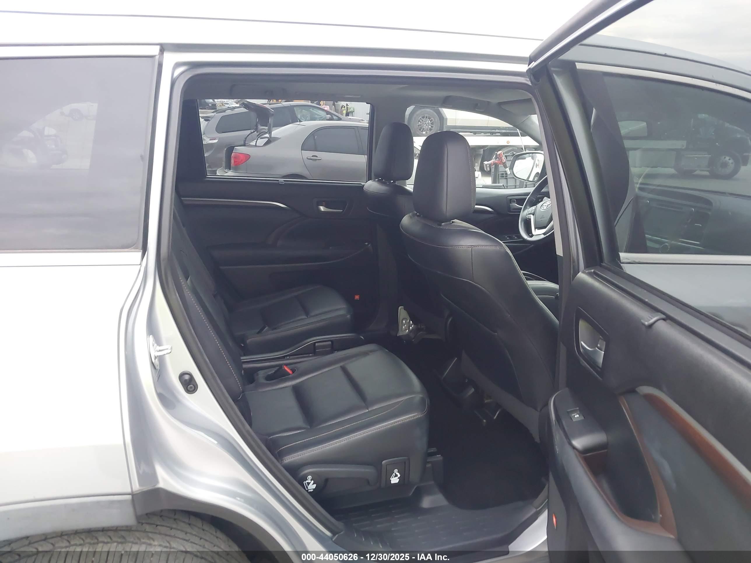 TOYOTA HIGHLANDER image 8