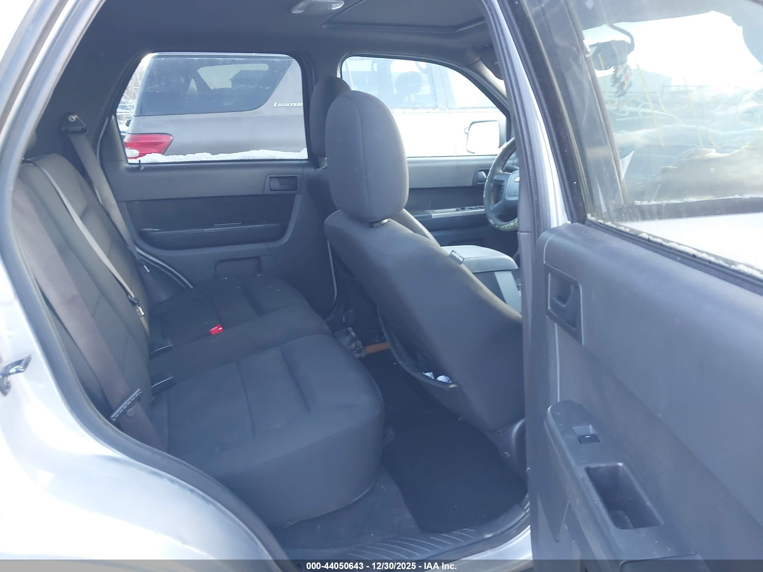 FORD ESCAPE image 8