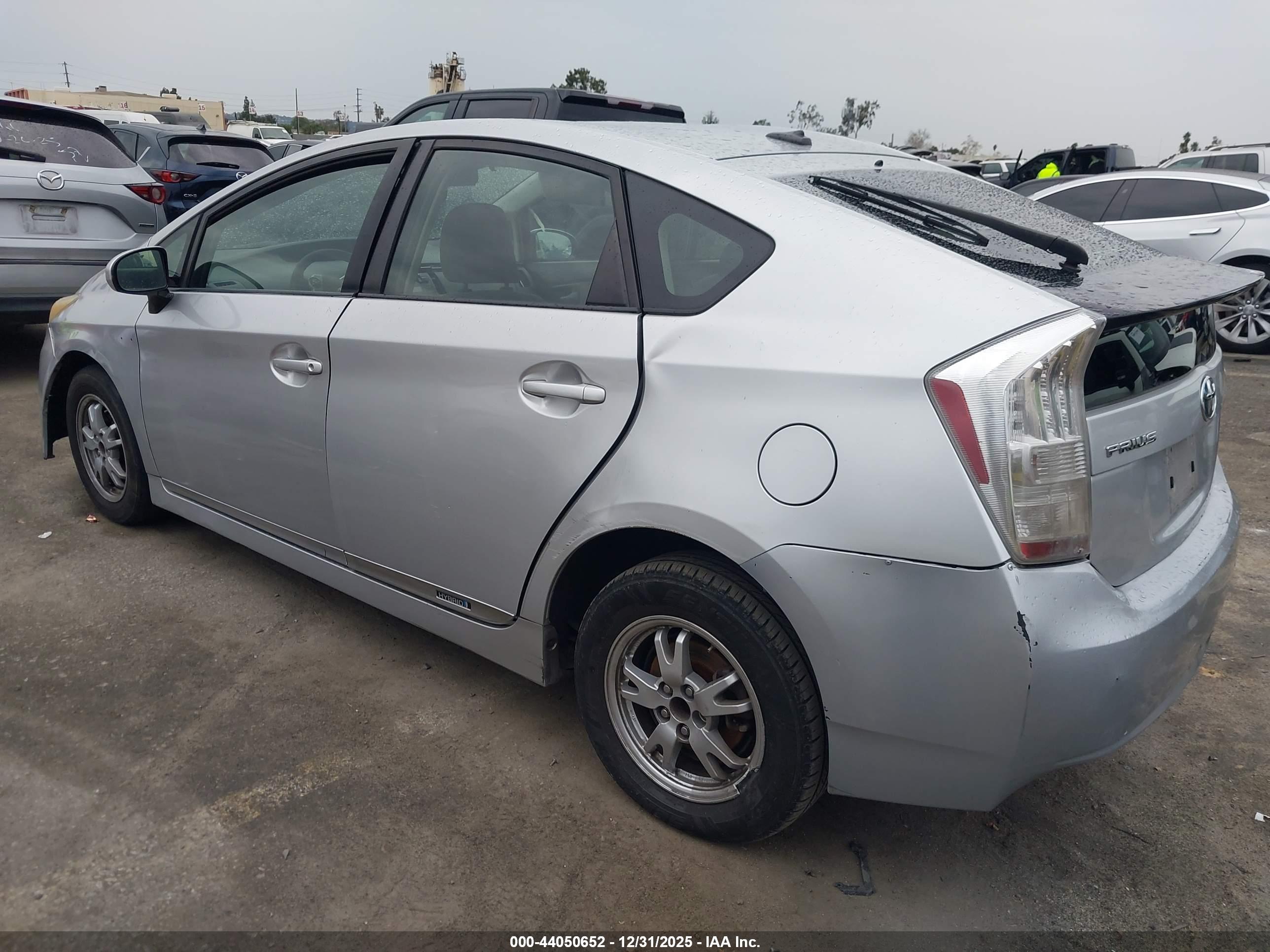 TOYOTA PRIUS image 3