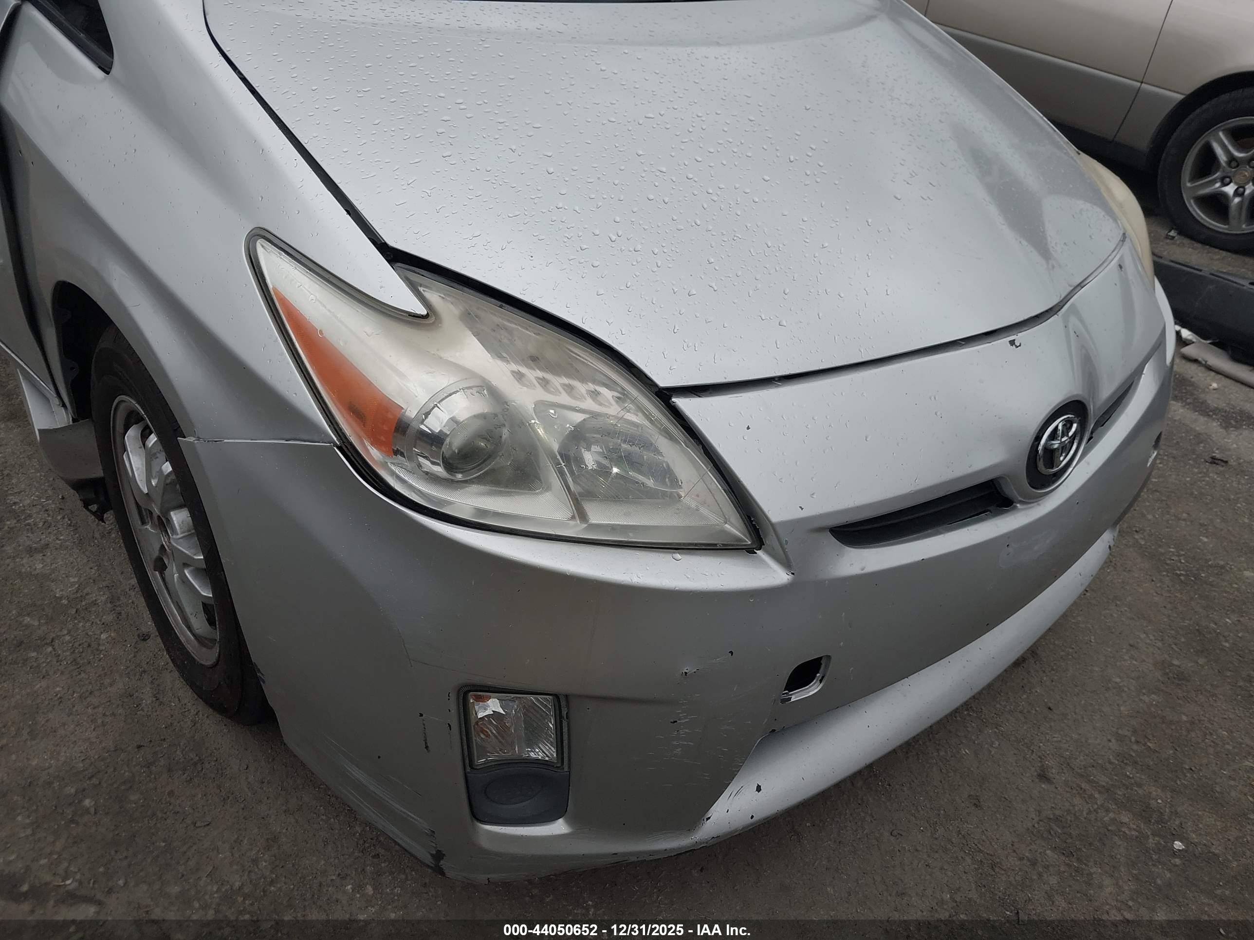 TOYOTA PRIUS image 6