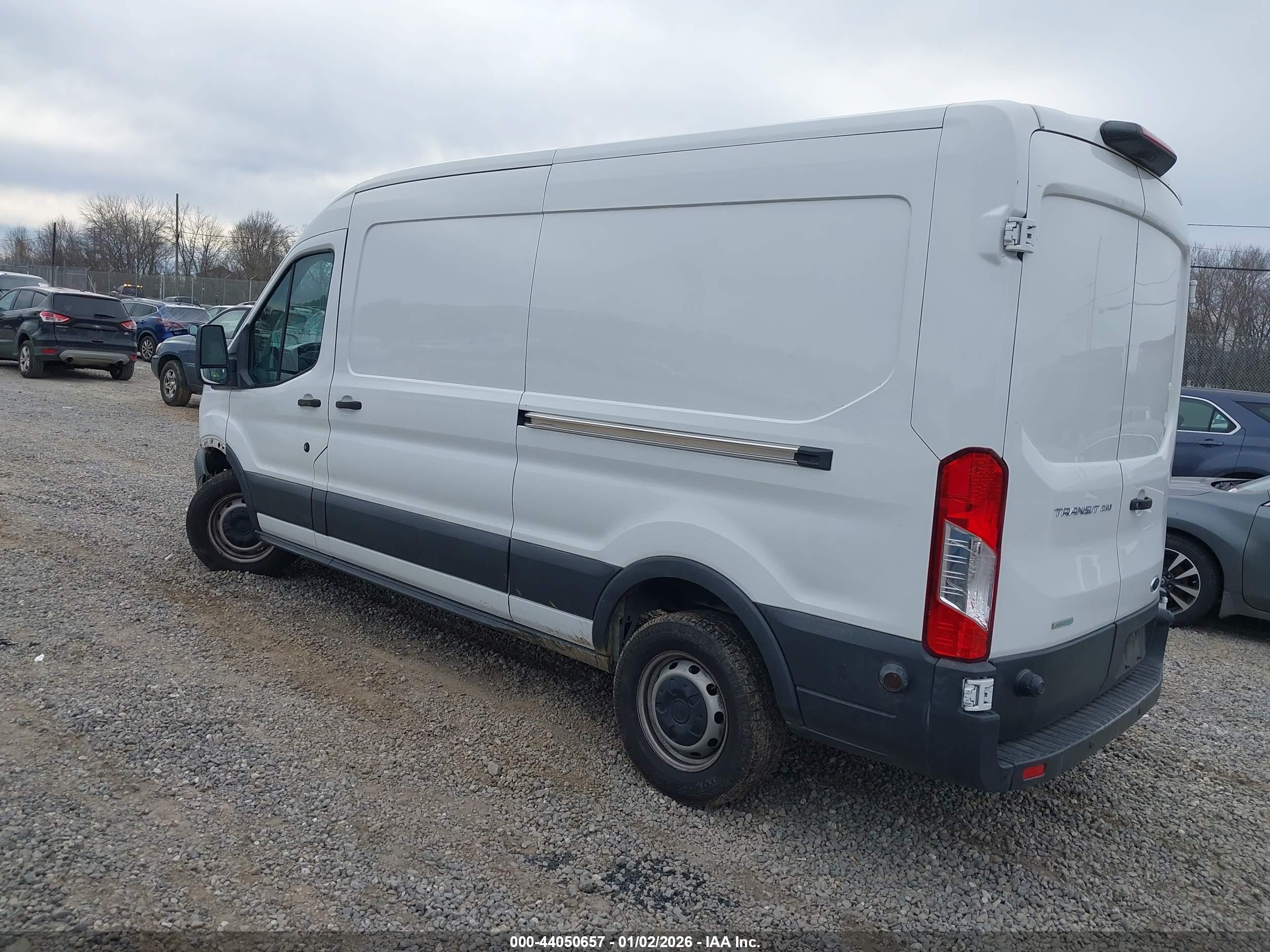 FORD TRANSIT-250 image 3