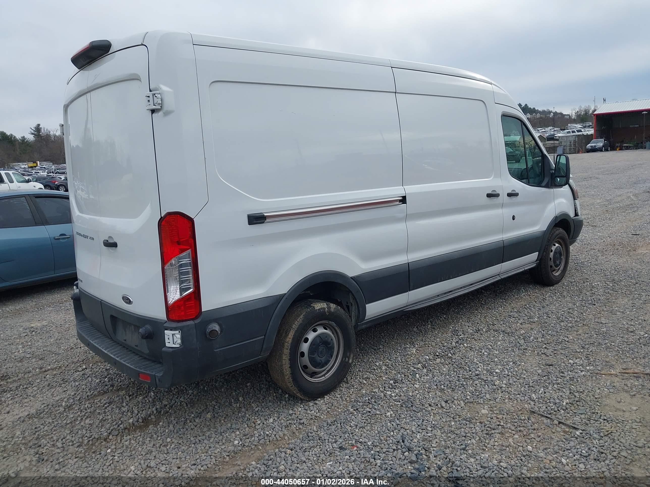 FORD TRANSIT-250 image 4