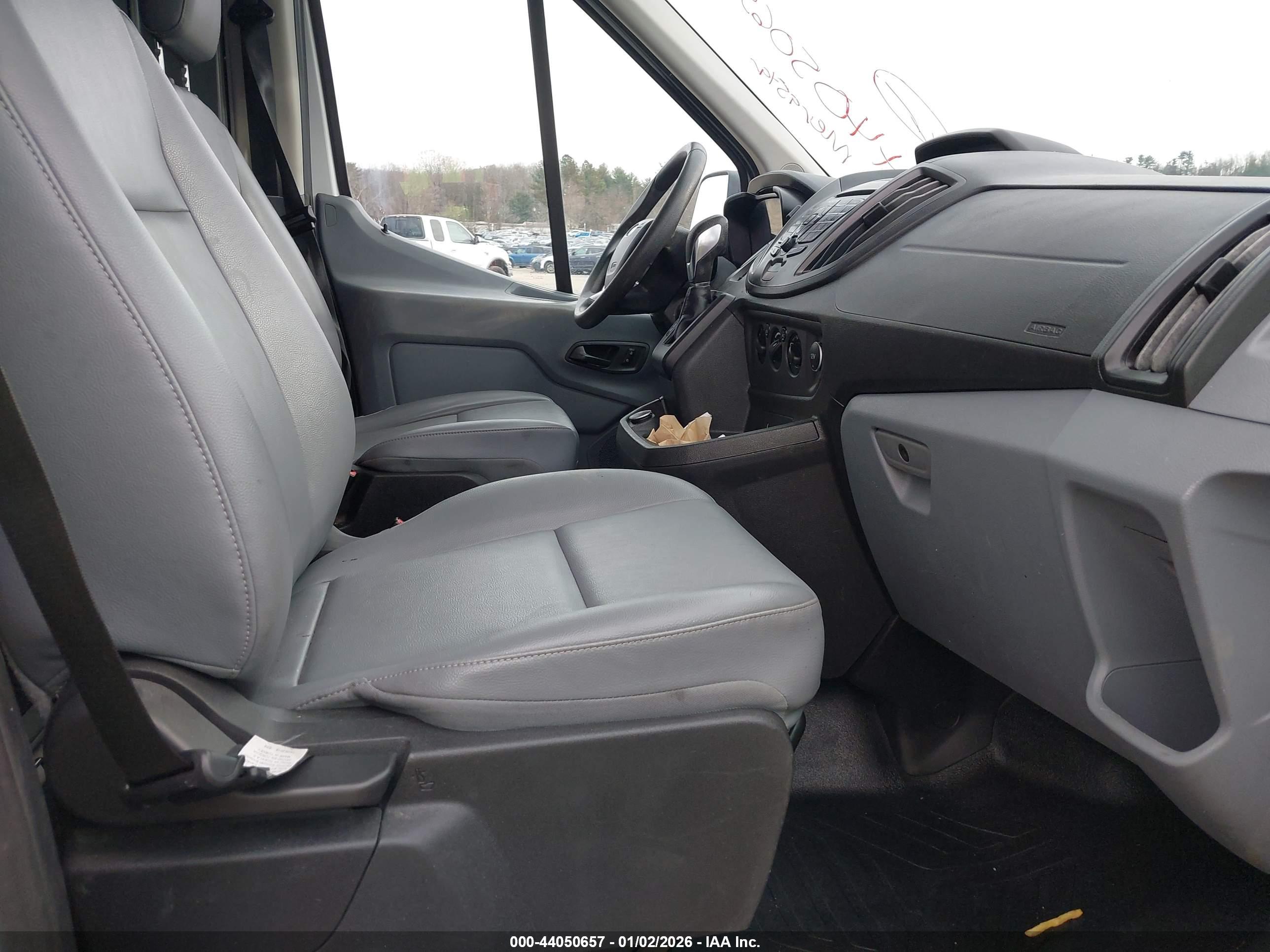 FORD TRANSIT-250 image 5