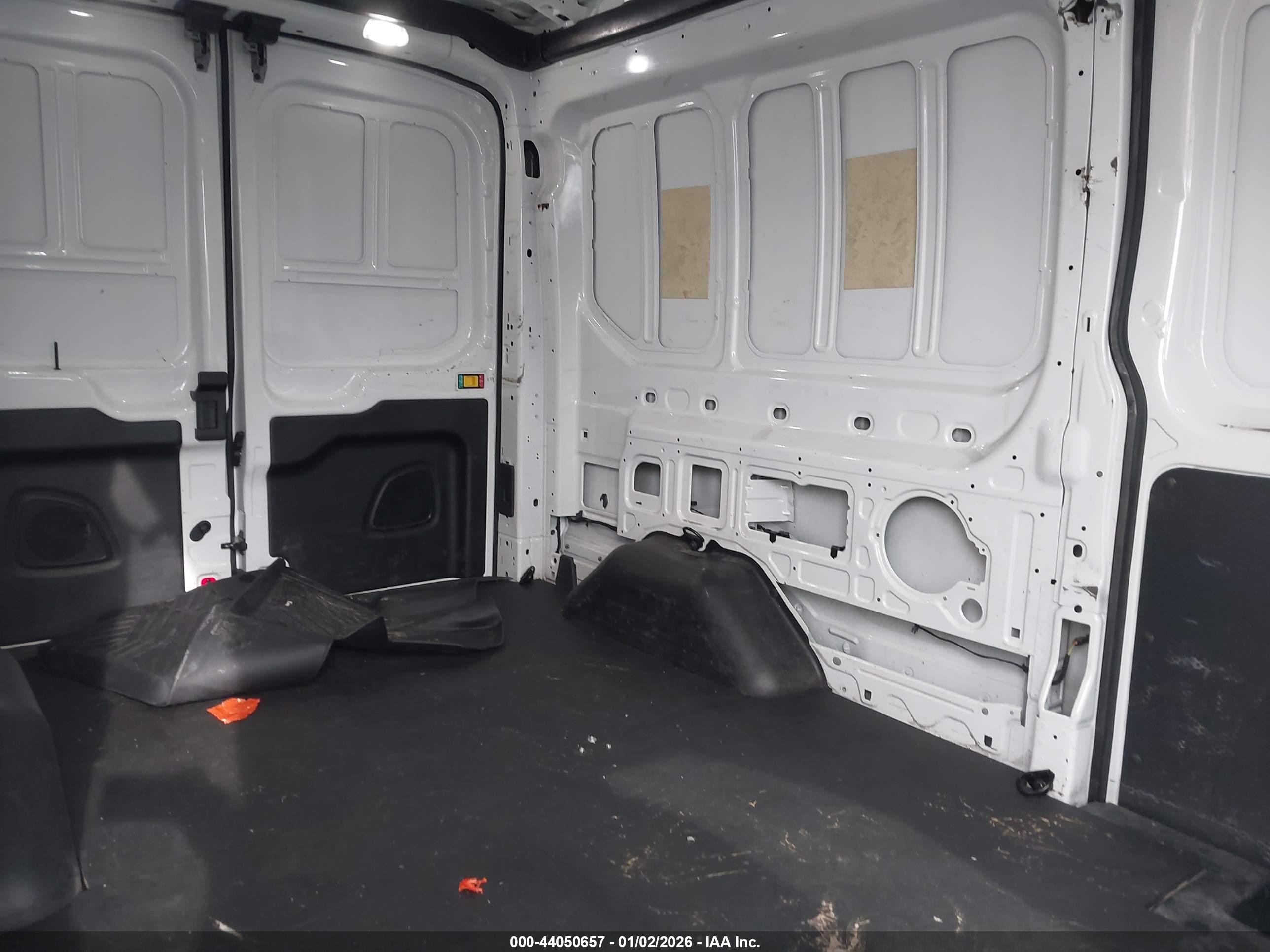 FORD TRANSIT-250 image 8