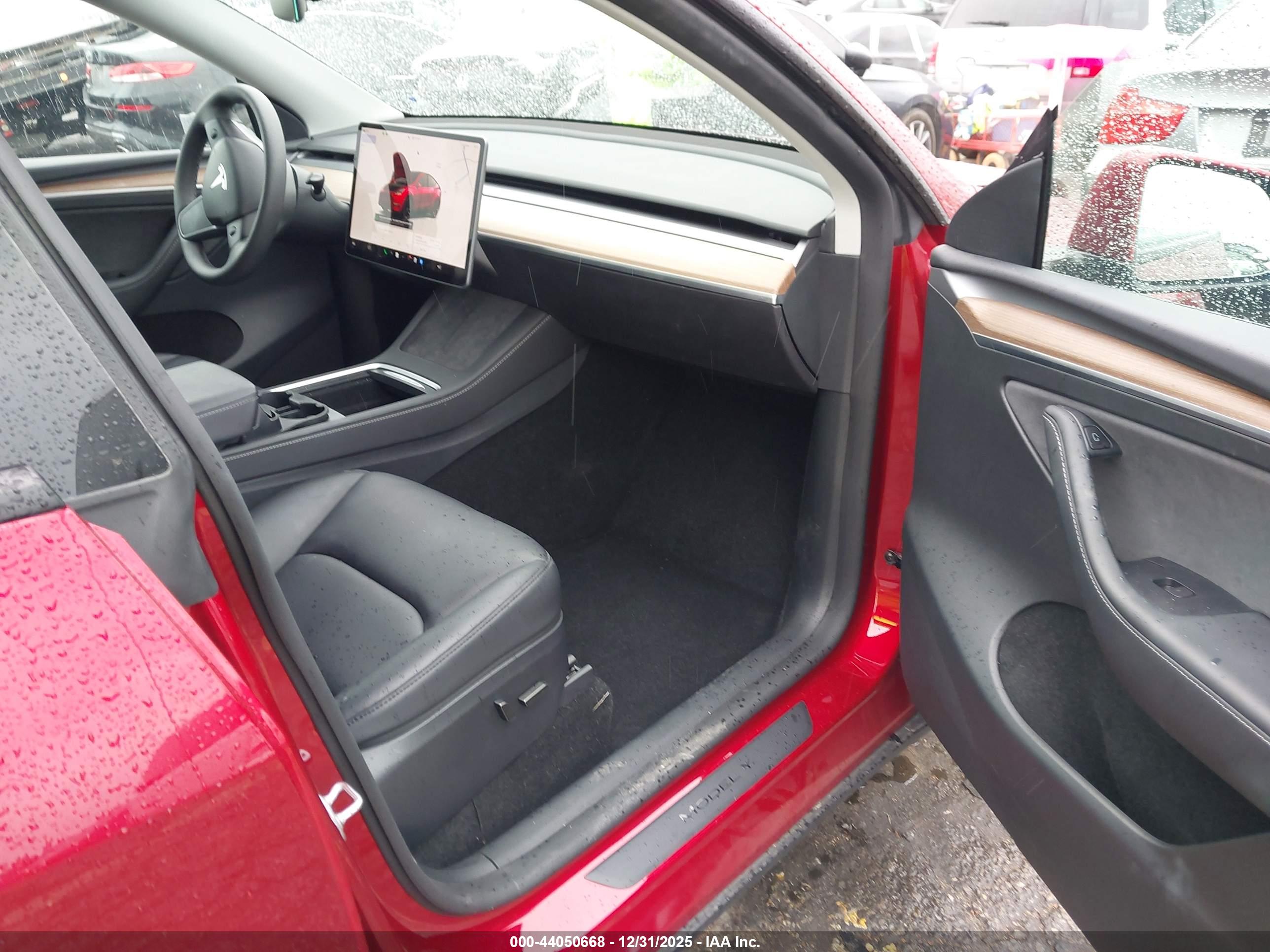 TESLA MODEL image 5