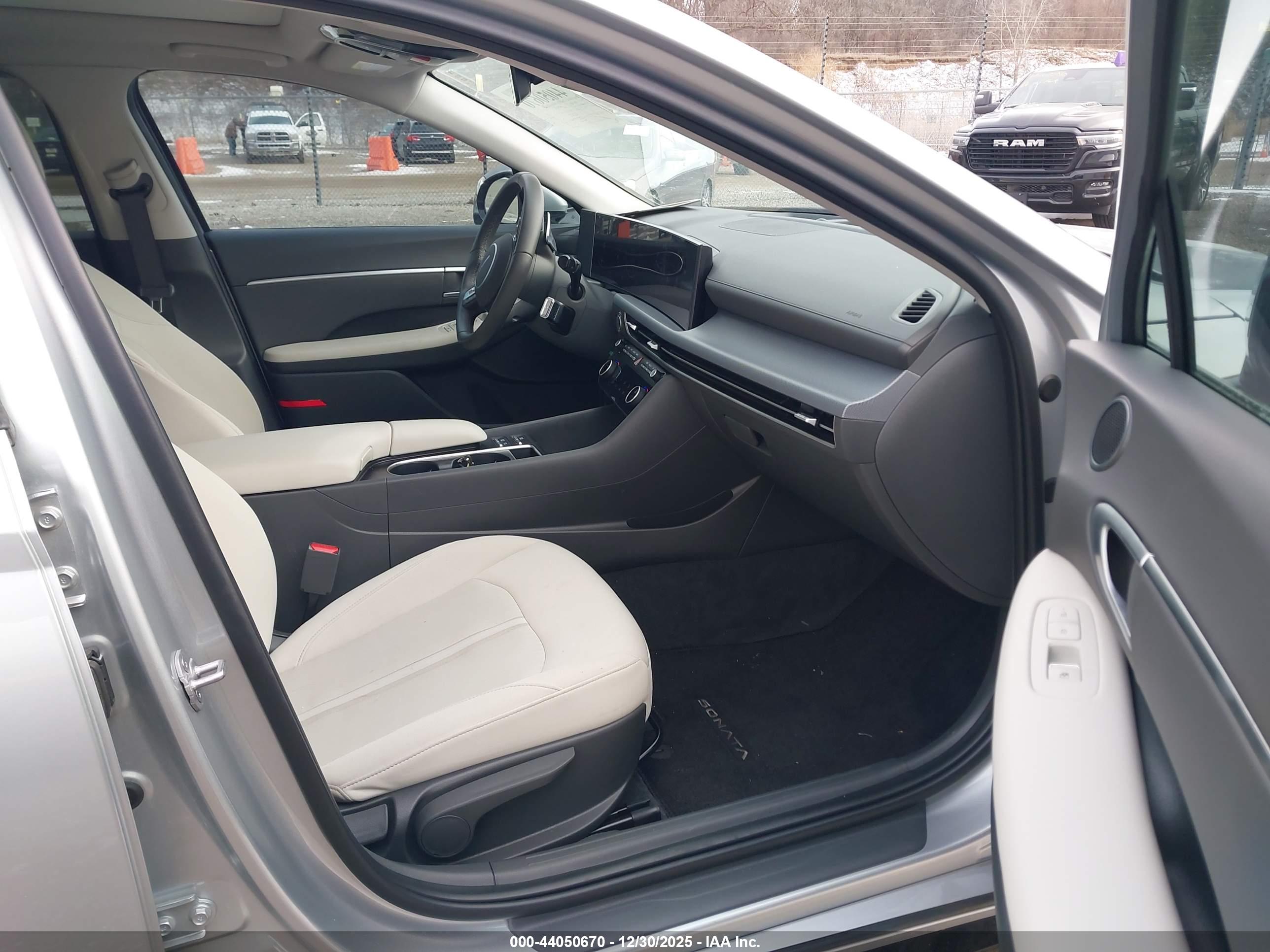 HYUNDAI SONATA image 5
