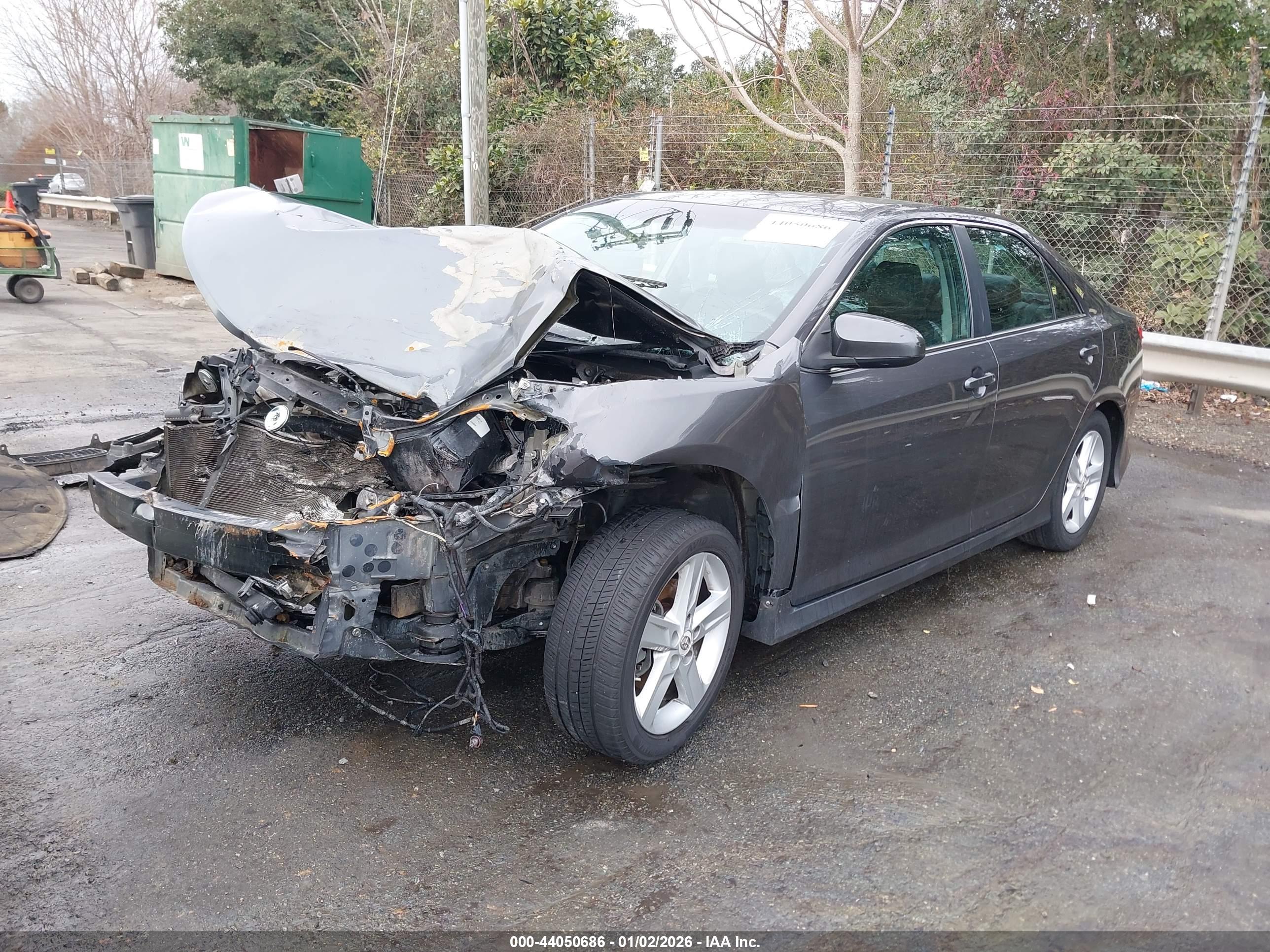 TOYOTA CAMRY image 2