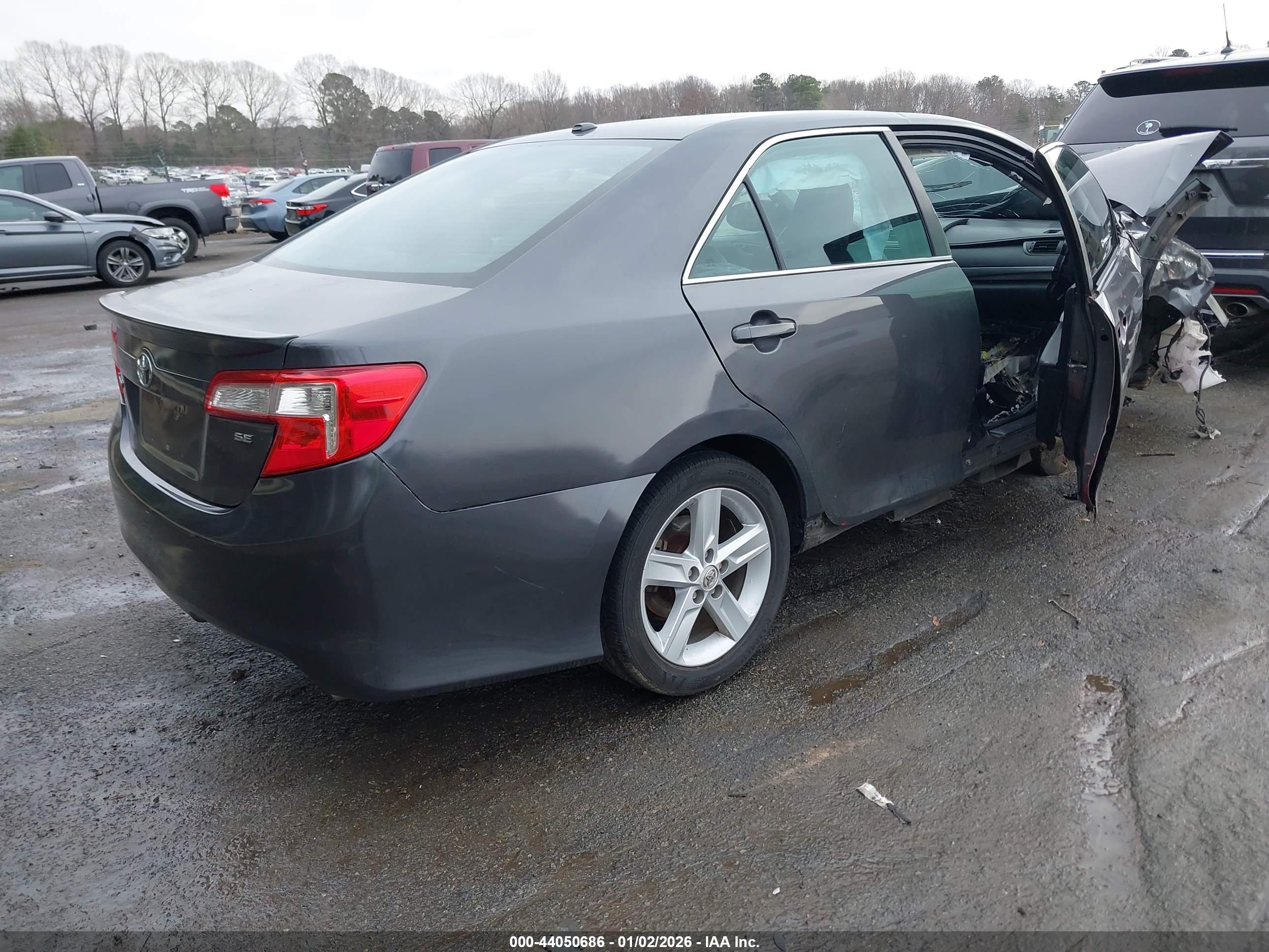 TOYOTA CAMRY image 4