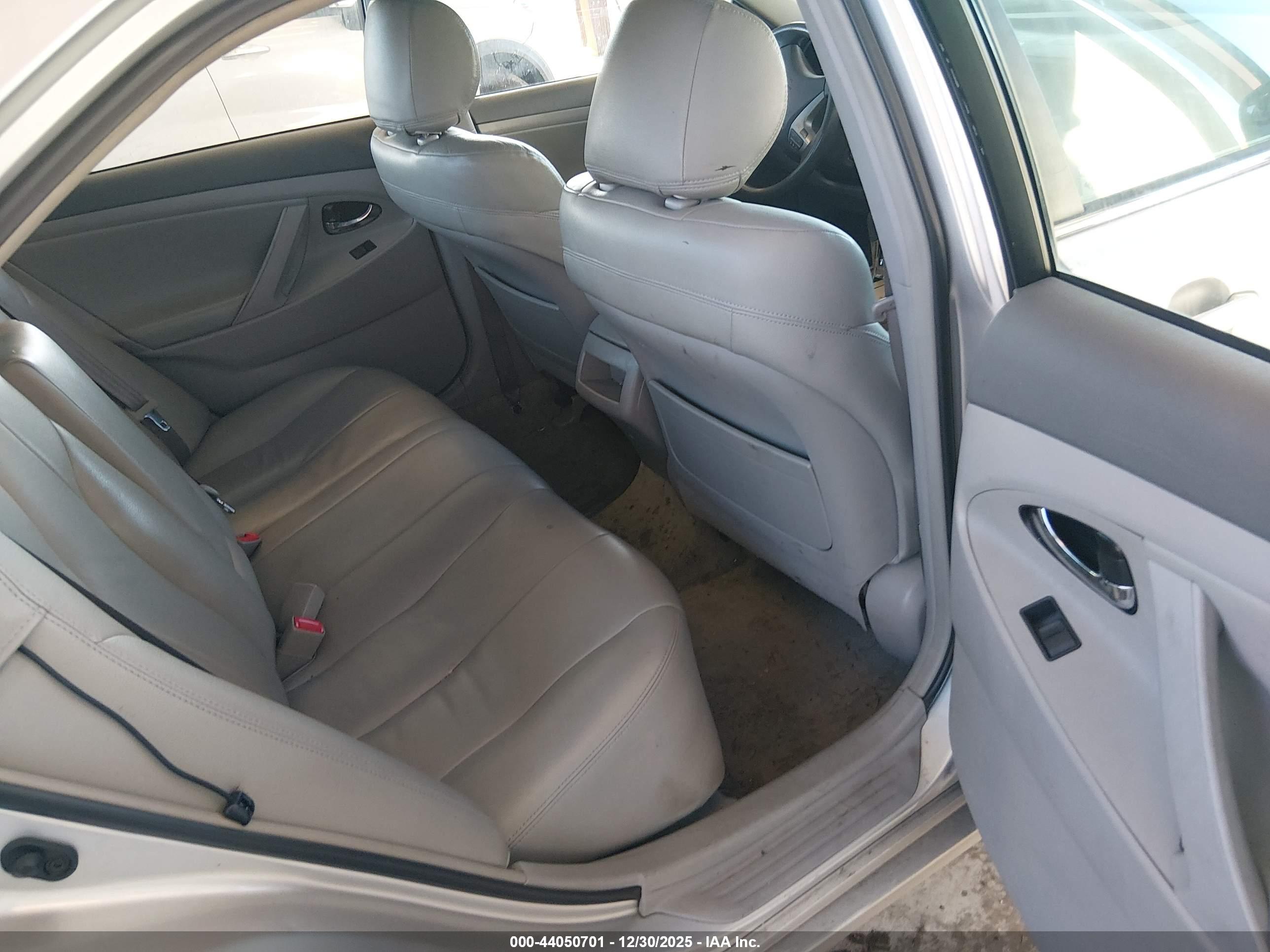 TOYOTA CAMRY image 8