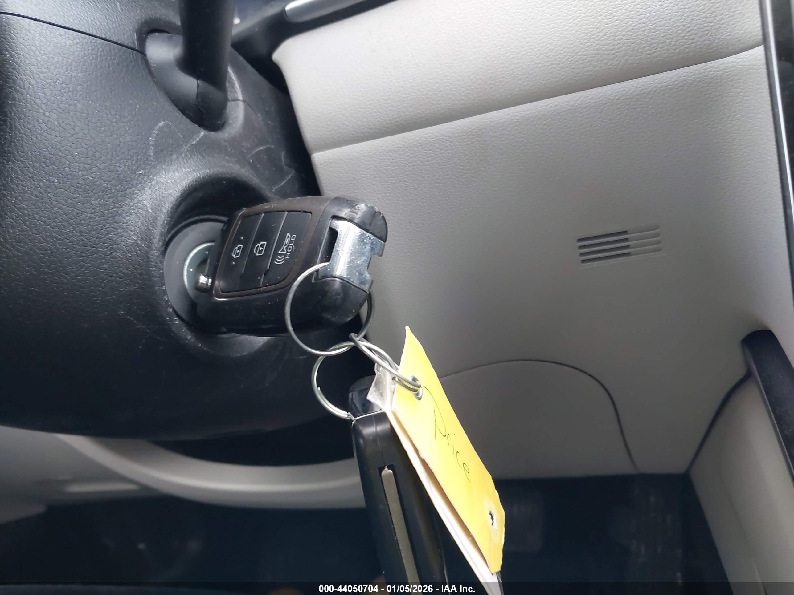 HYUNDAI TUCSON image 11