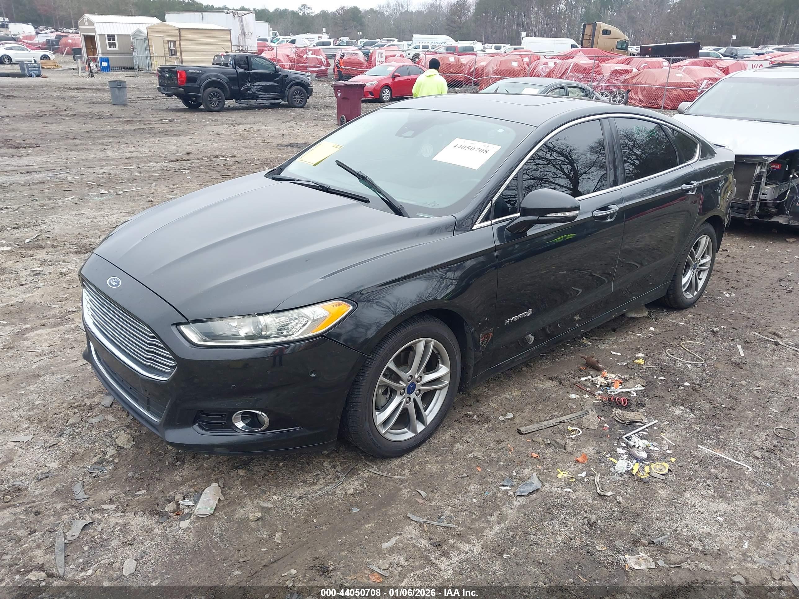 FORD FUSION image 2
