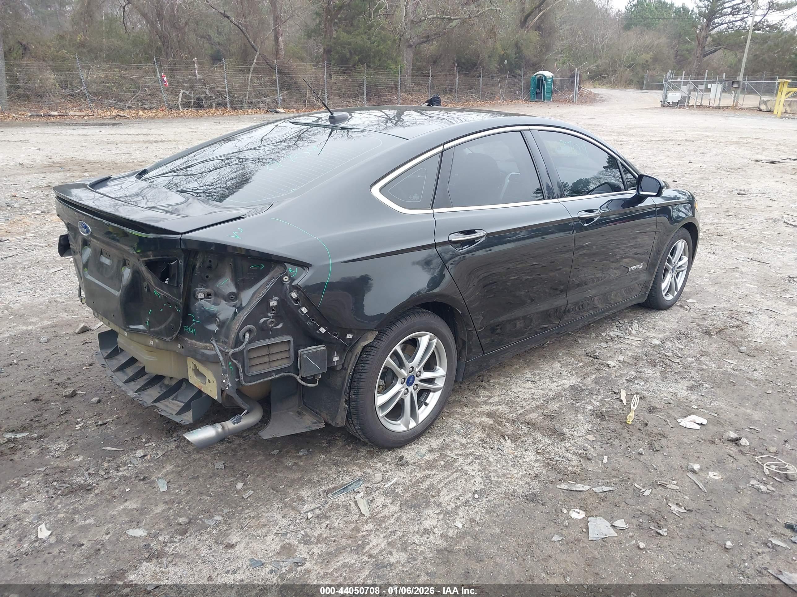 FORD FUSION image 4