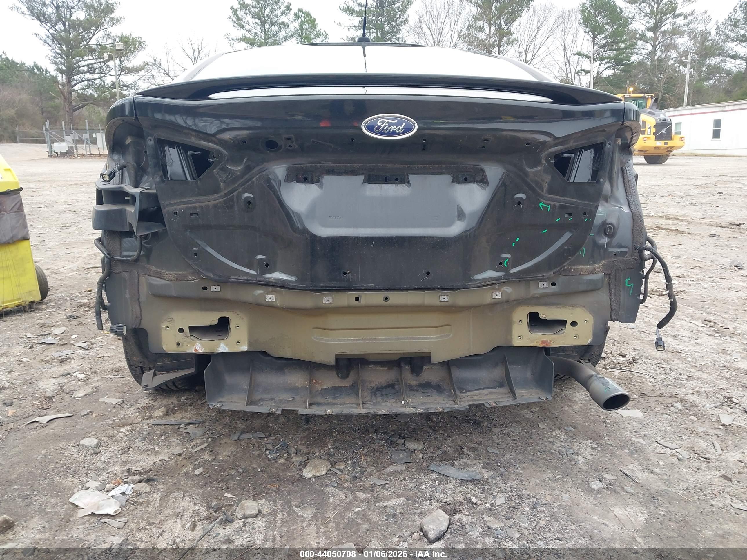 FORD FUSION image 6