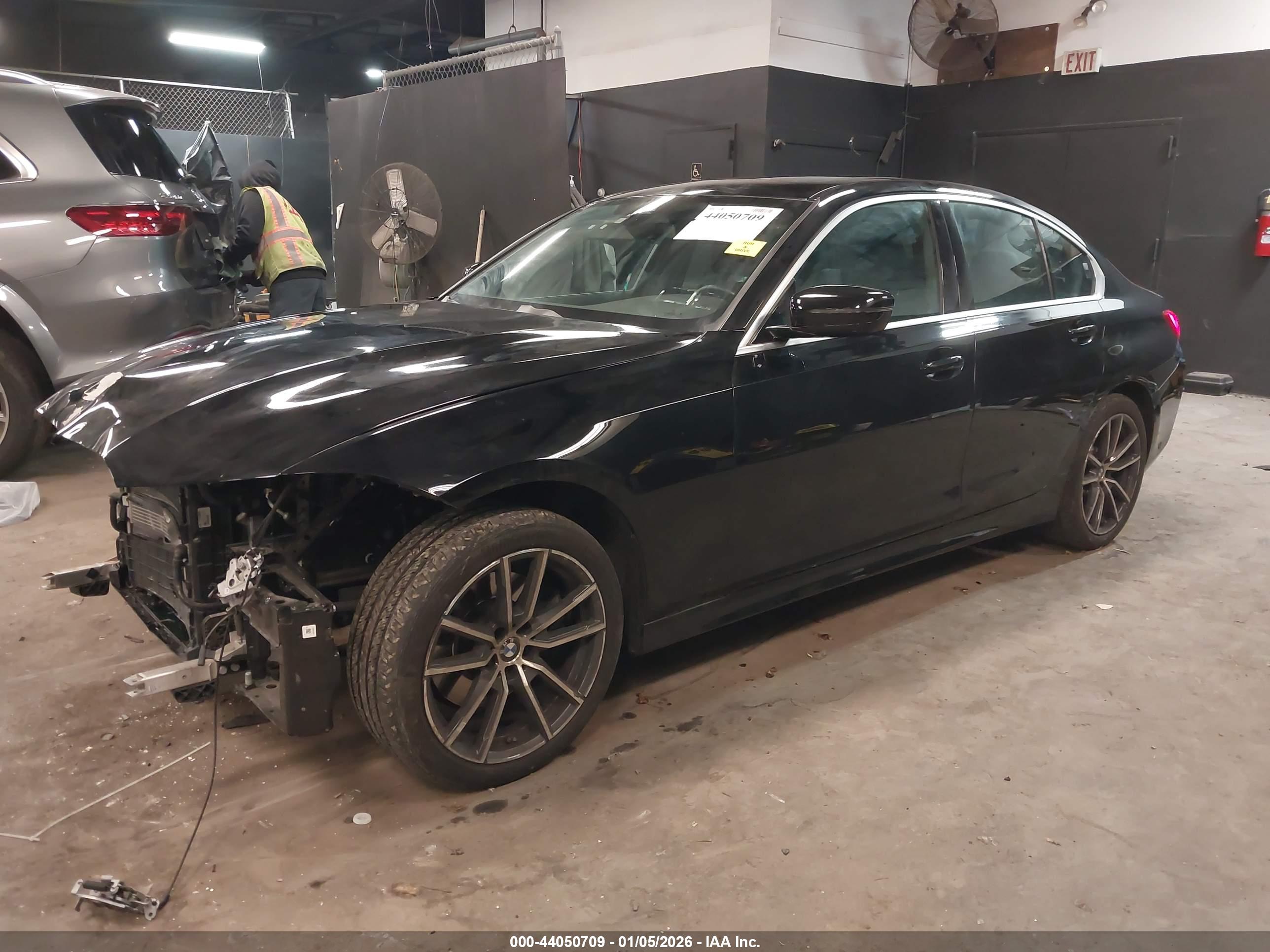 BMW 330I image 2