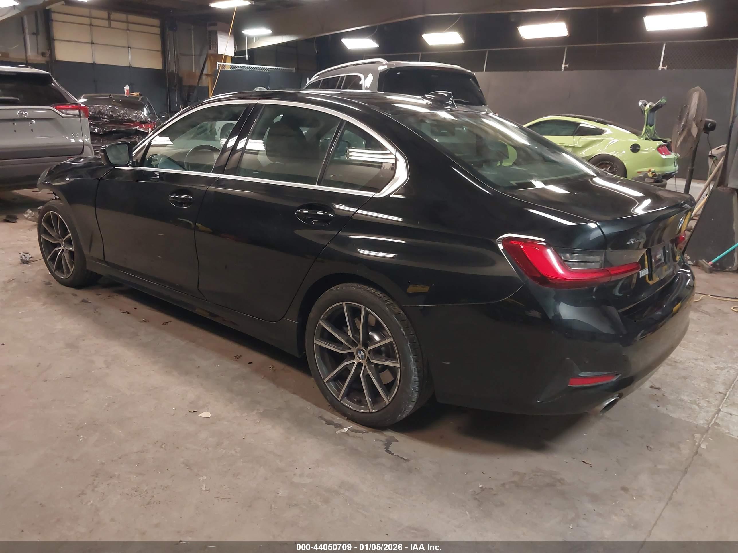 BMW 330I image 3