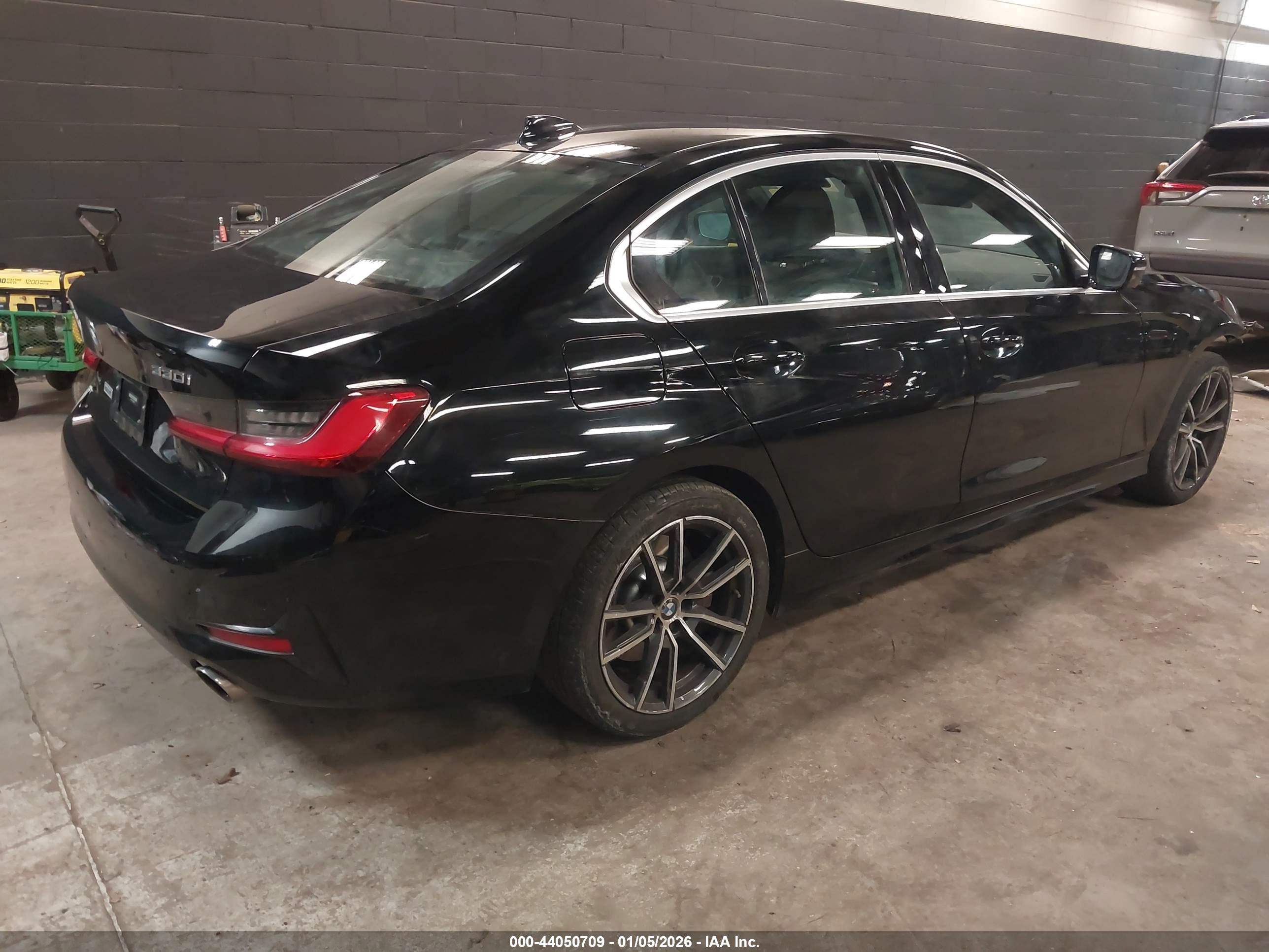 BMW 330I image 4
