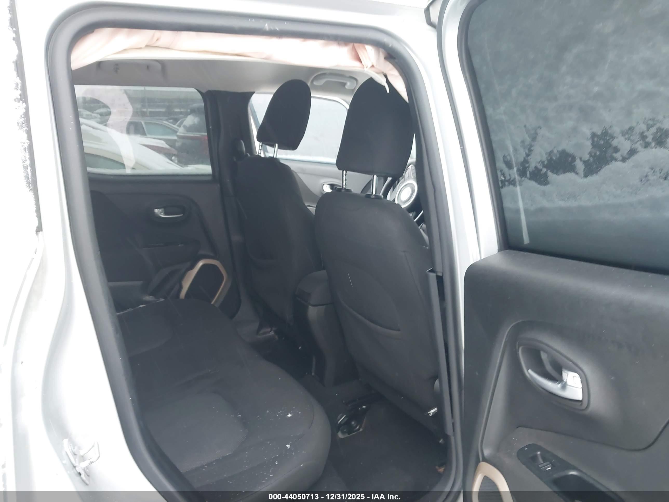 JEEP RENEGADE image 8