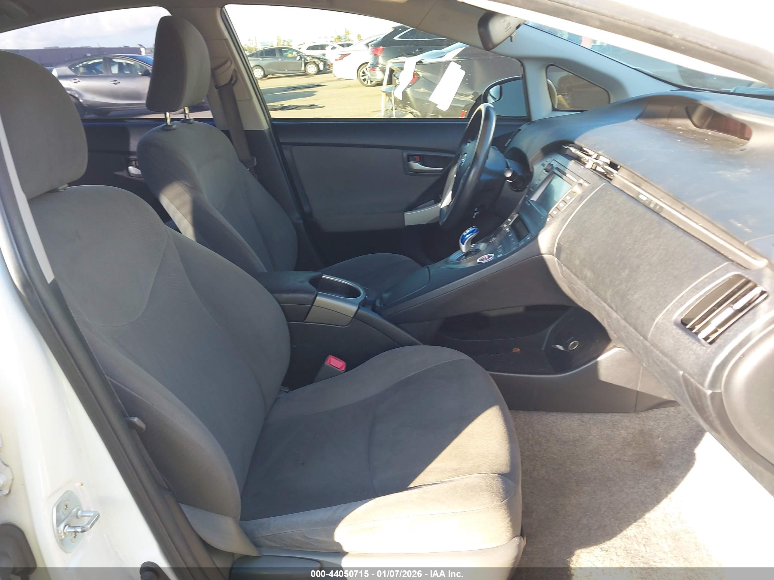 TOYOTA PRIUS image 5