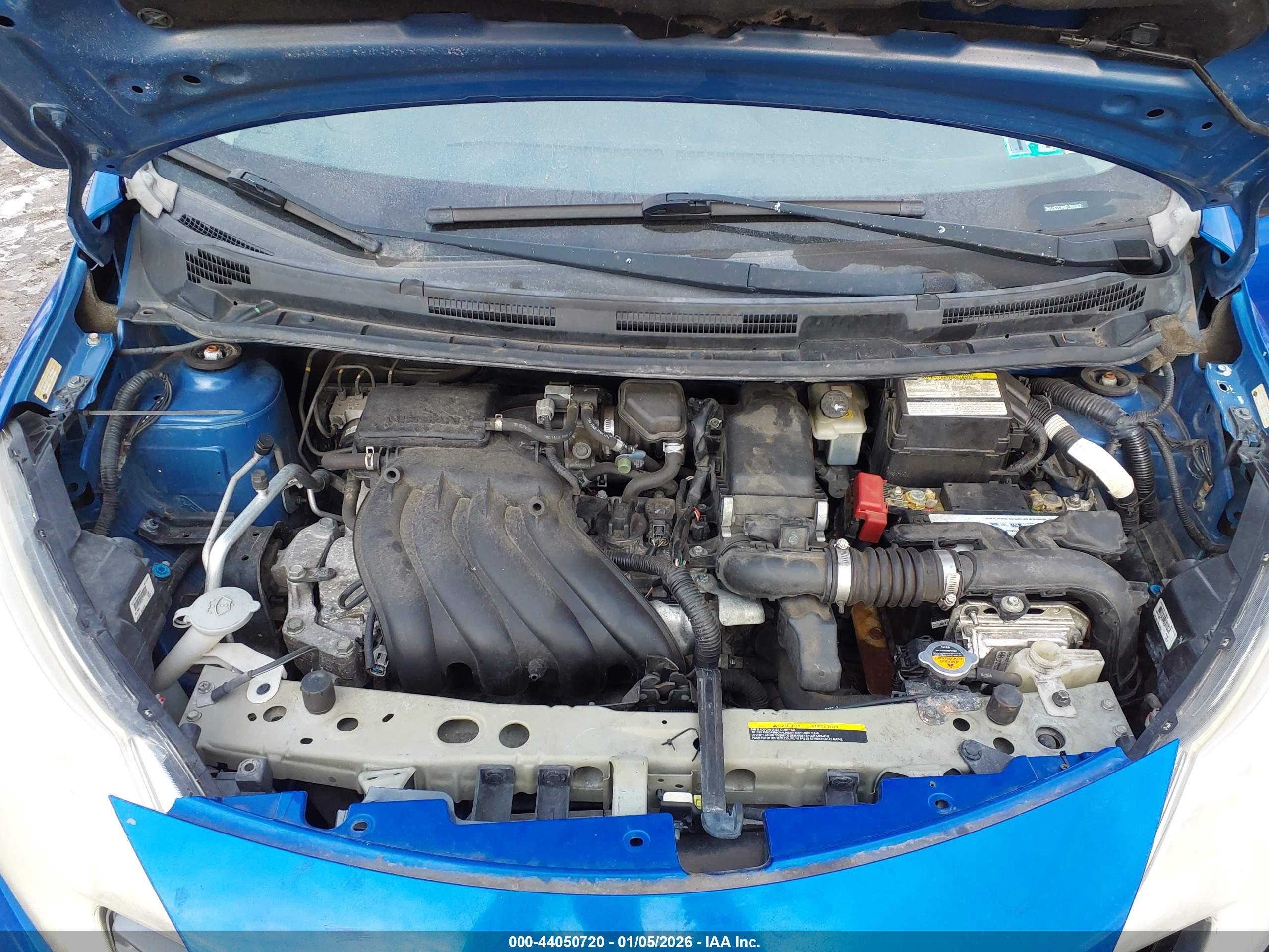 NISSAN VERSA image 10