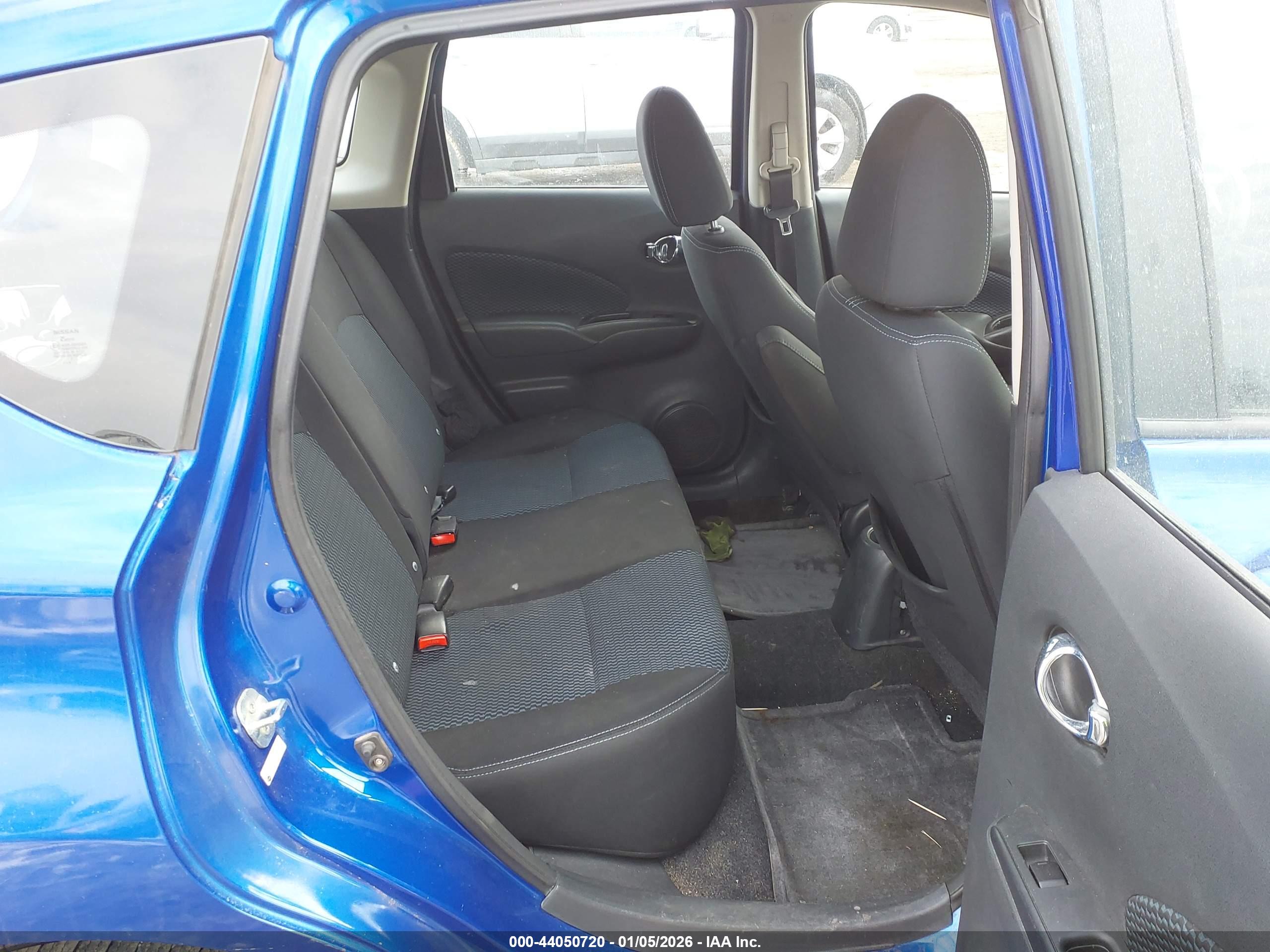NISSAN VERSA image 8