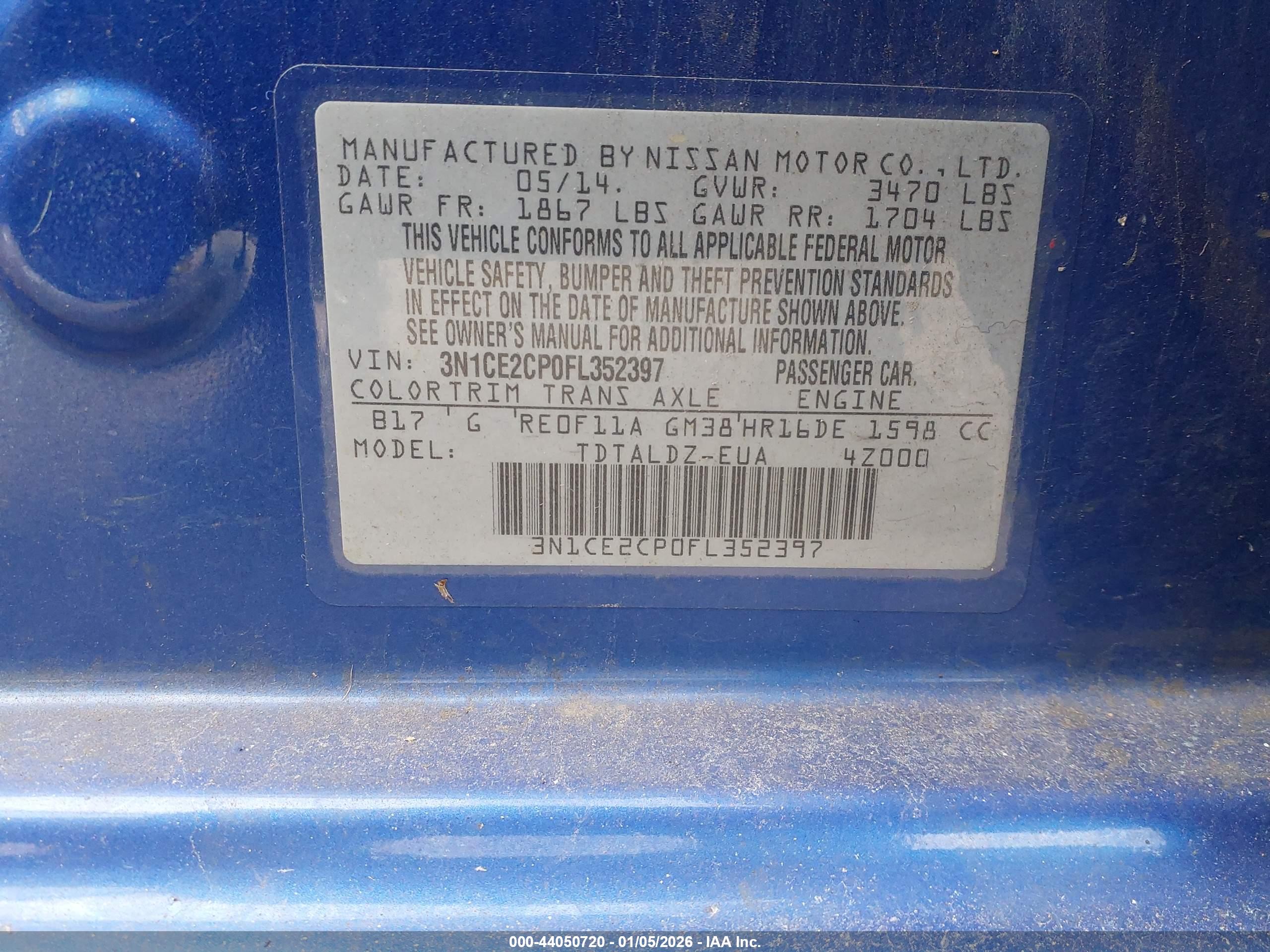 NISSAN VERSA image 9