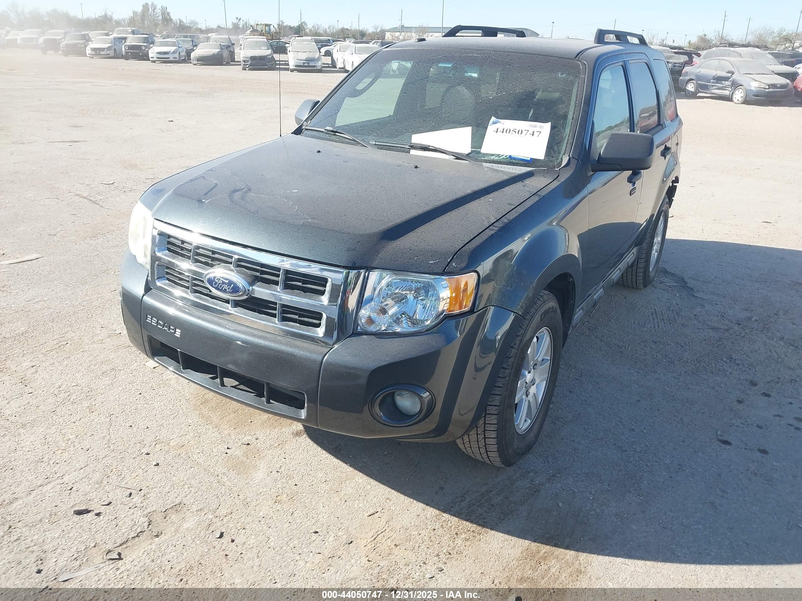 FORD ESCAPE image 2