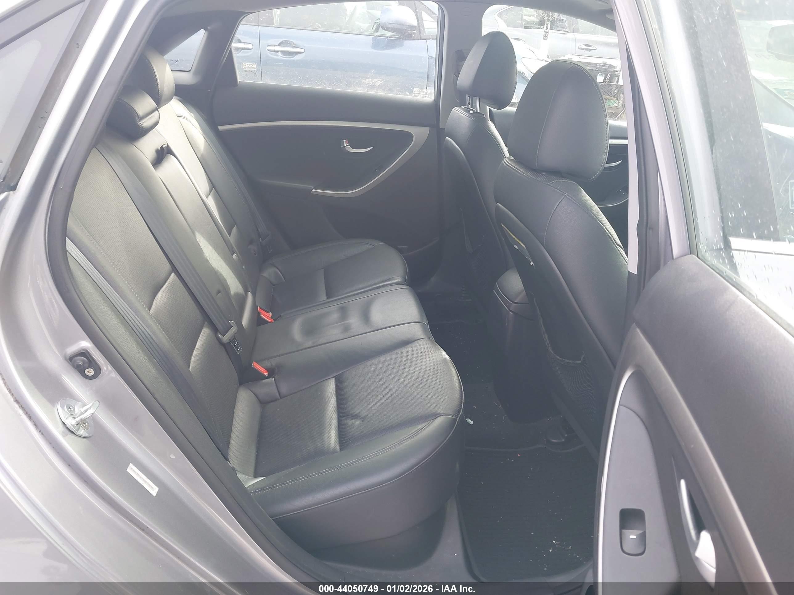 HYUNDAI ELANTRA image 8