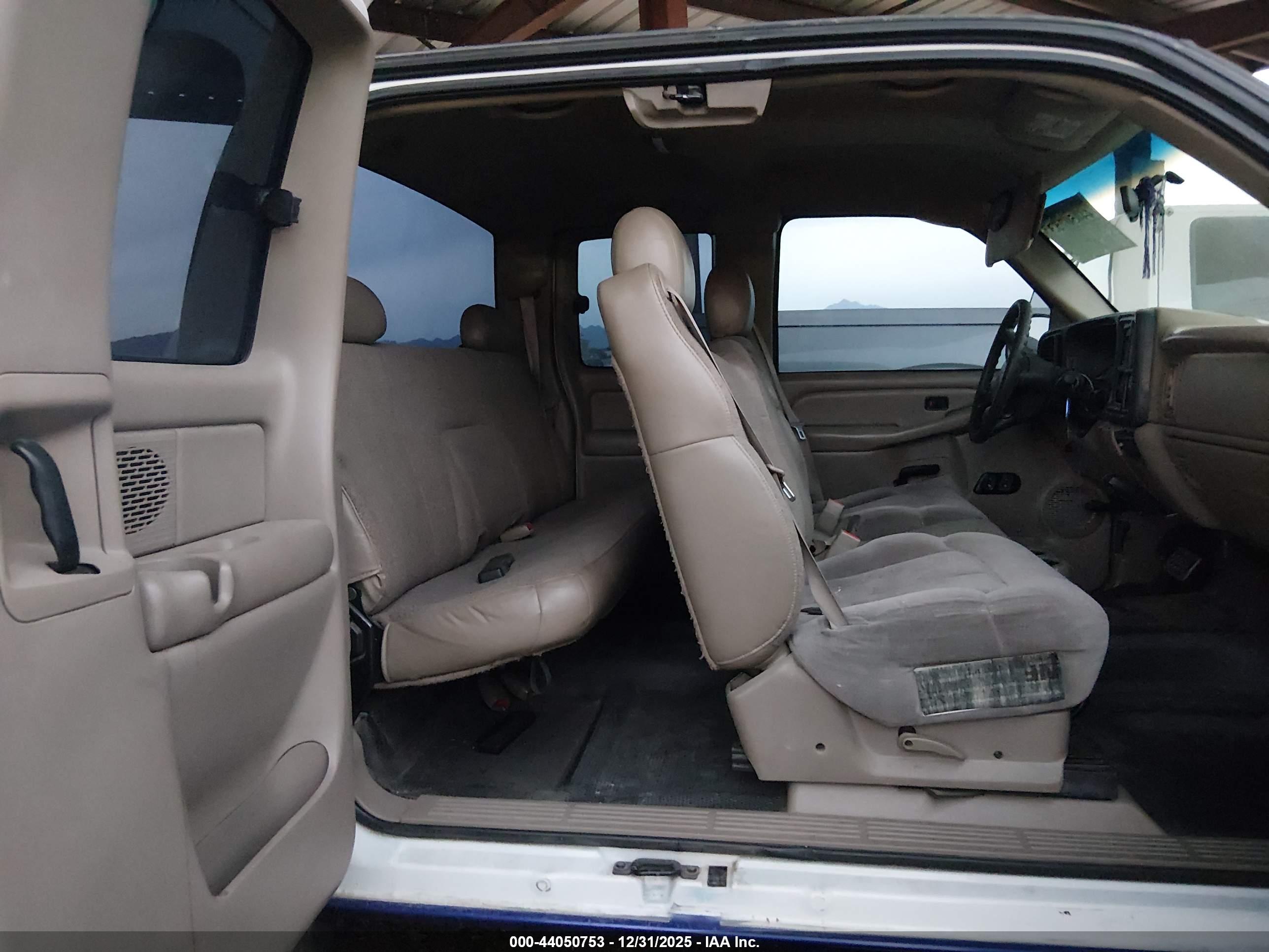 CHEVROLET SILVERADO image 8