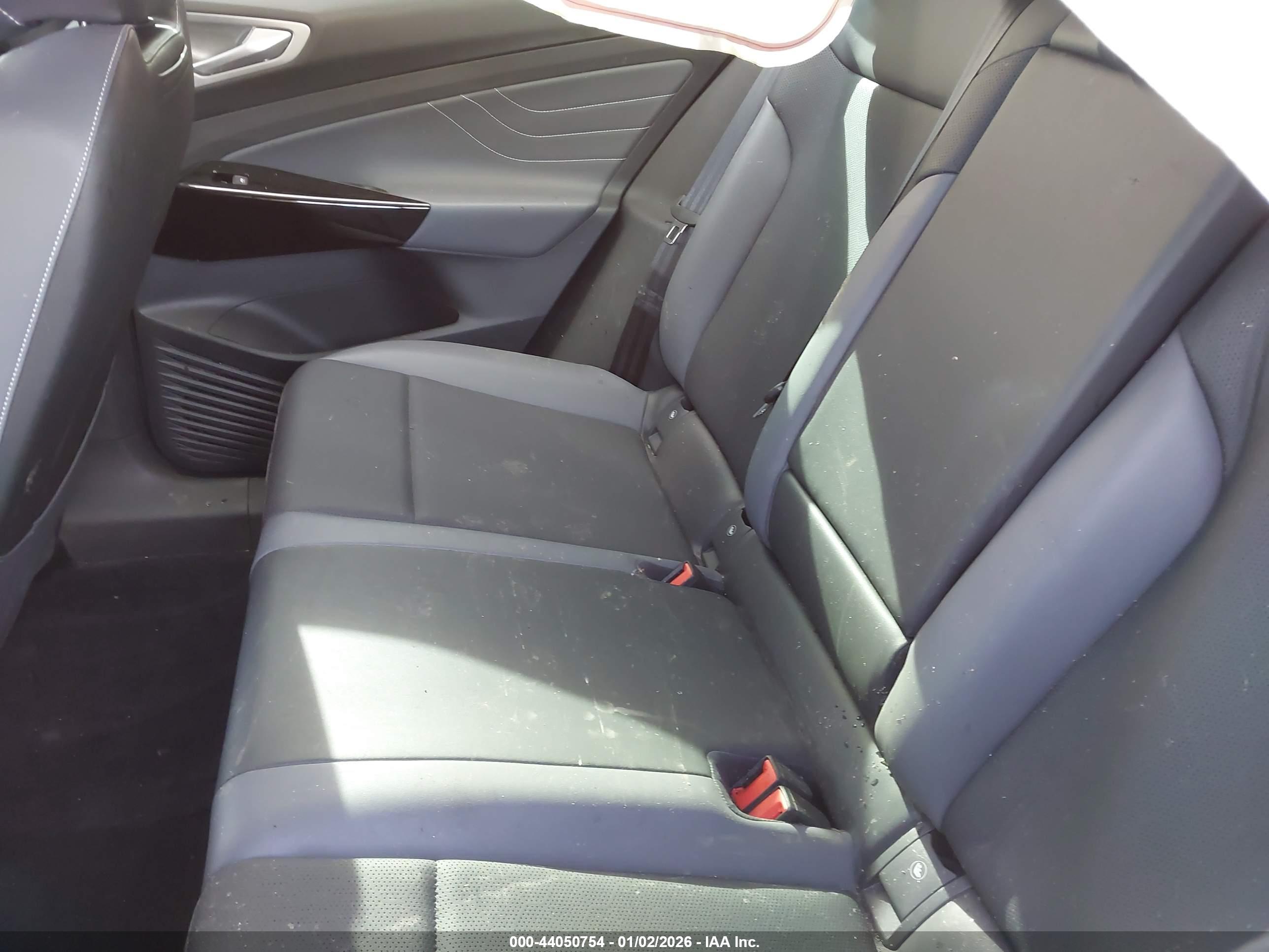 VOLKSWAGEN ID.4 image 8