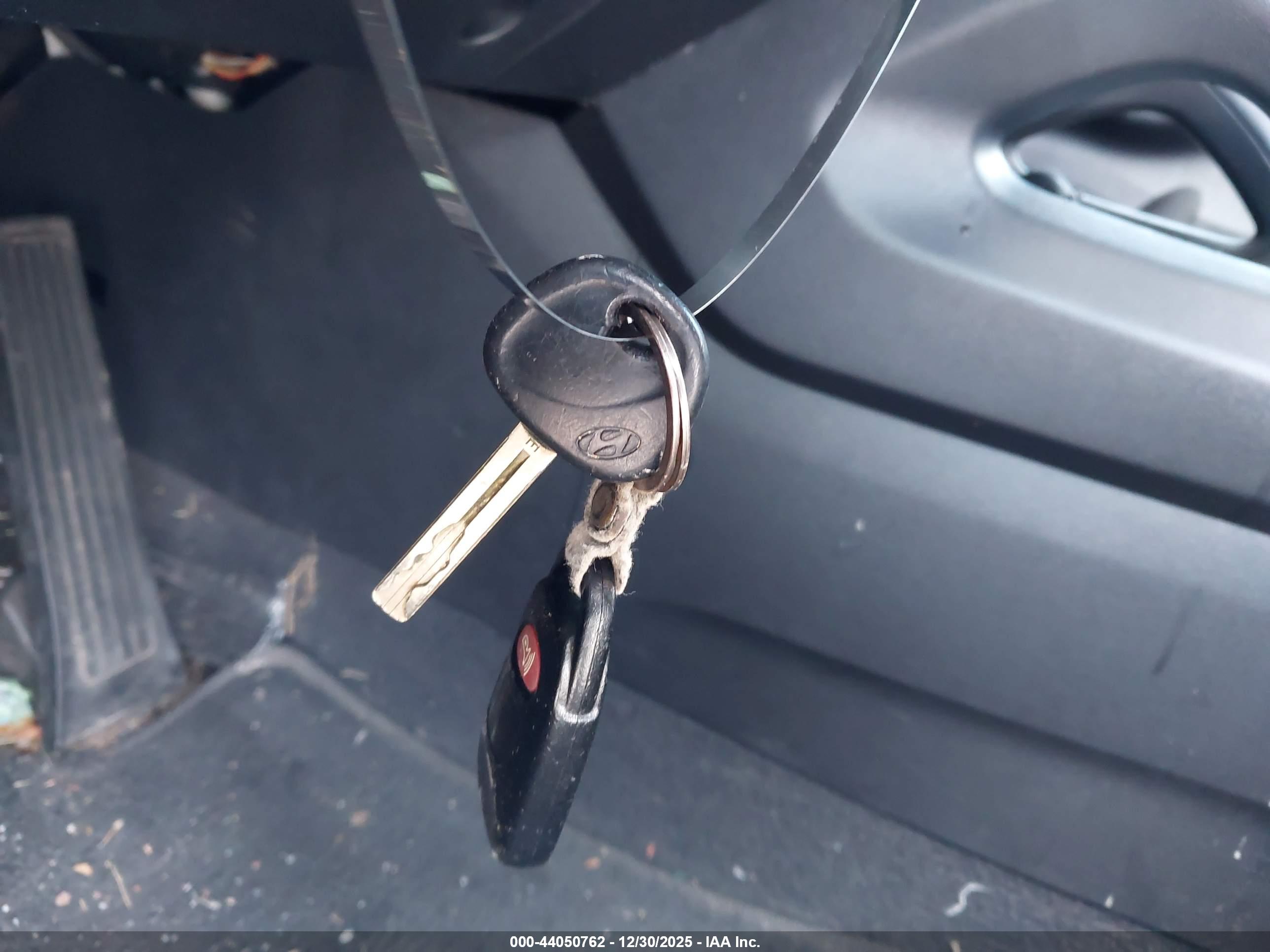 HYUNDAI TUCSON image 11