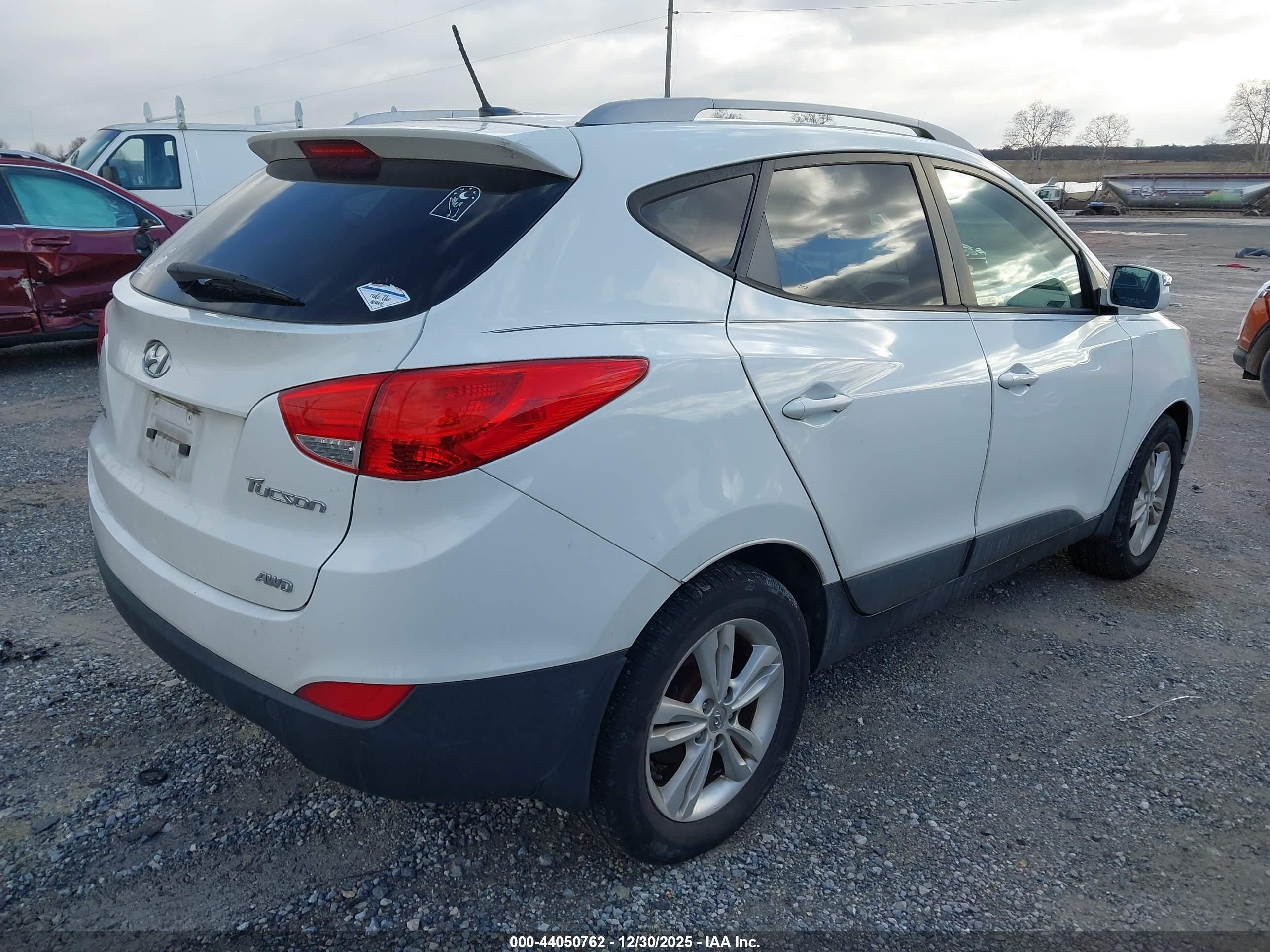 HYUNDAI TUCSON image 4