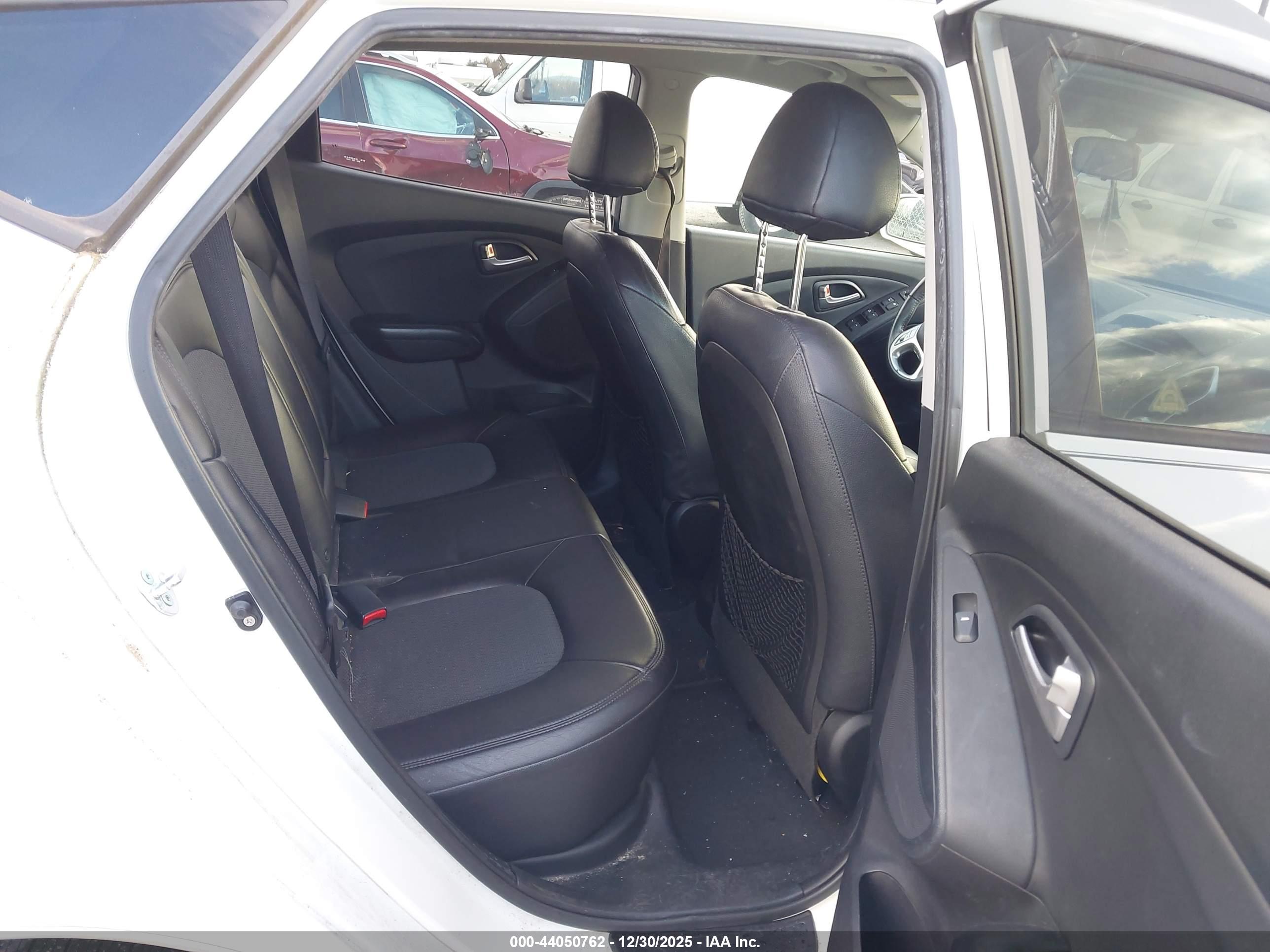 HYUNDAI TUCSON image 8