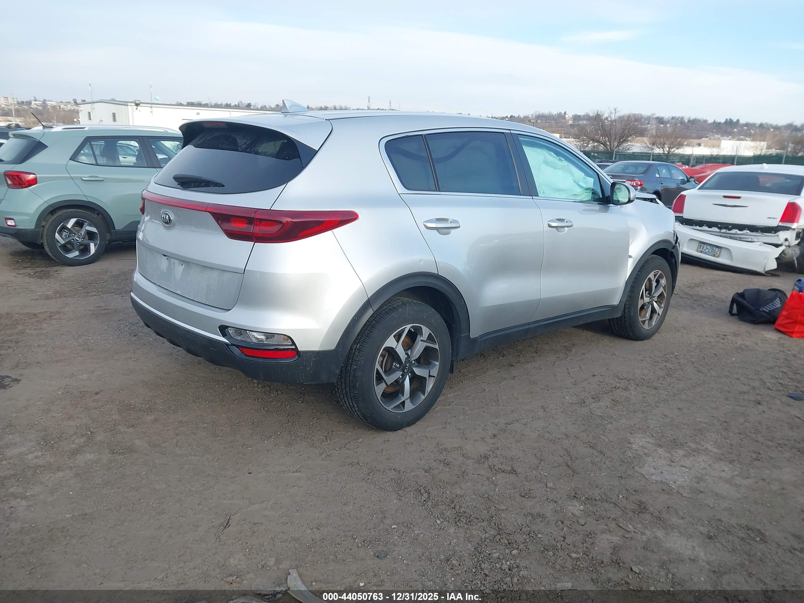 KIA SPORTAGE image 4