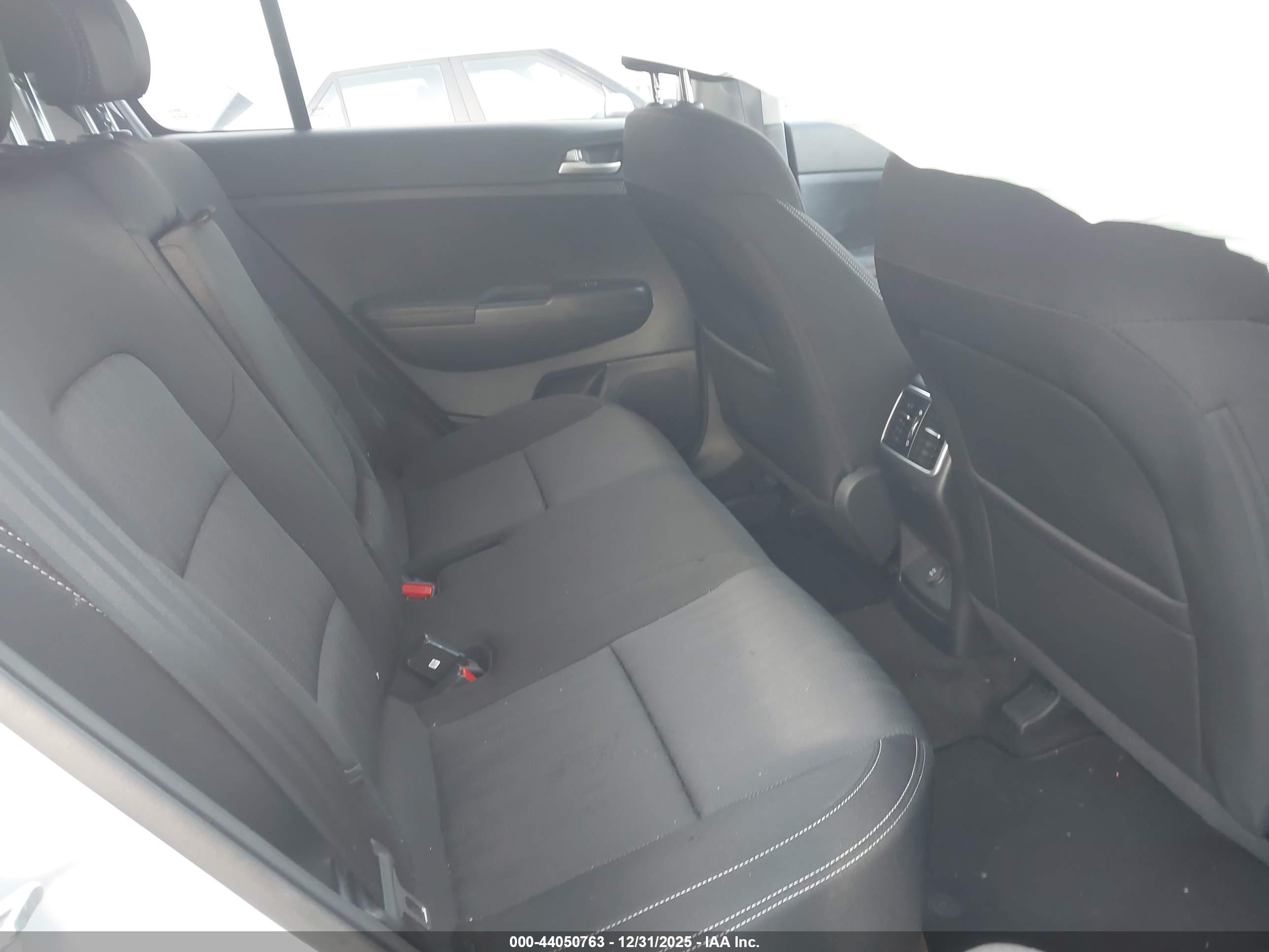 KIA SPORTAGE image 8