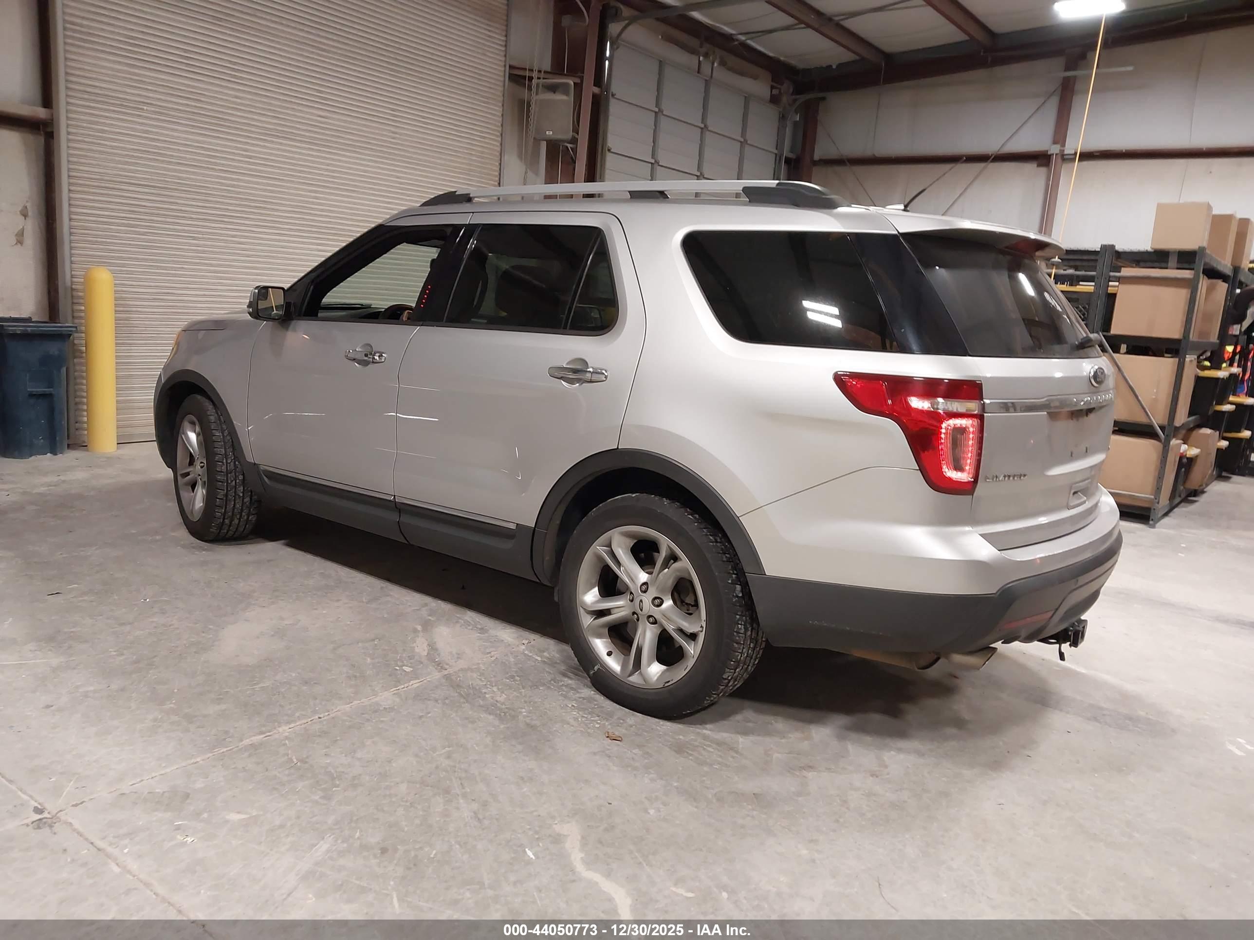 FORD EXPLORER image 3