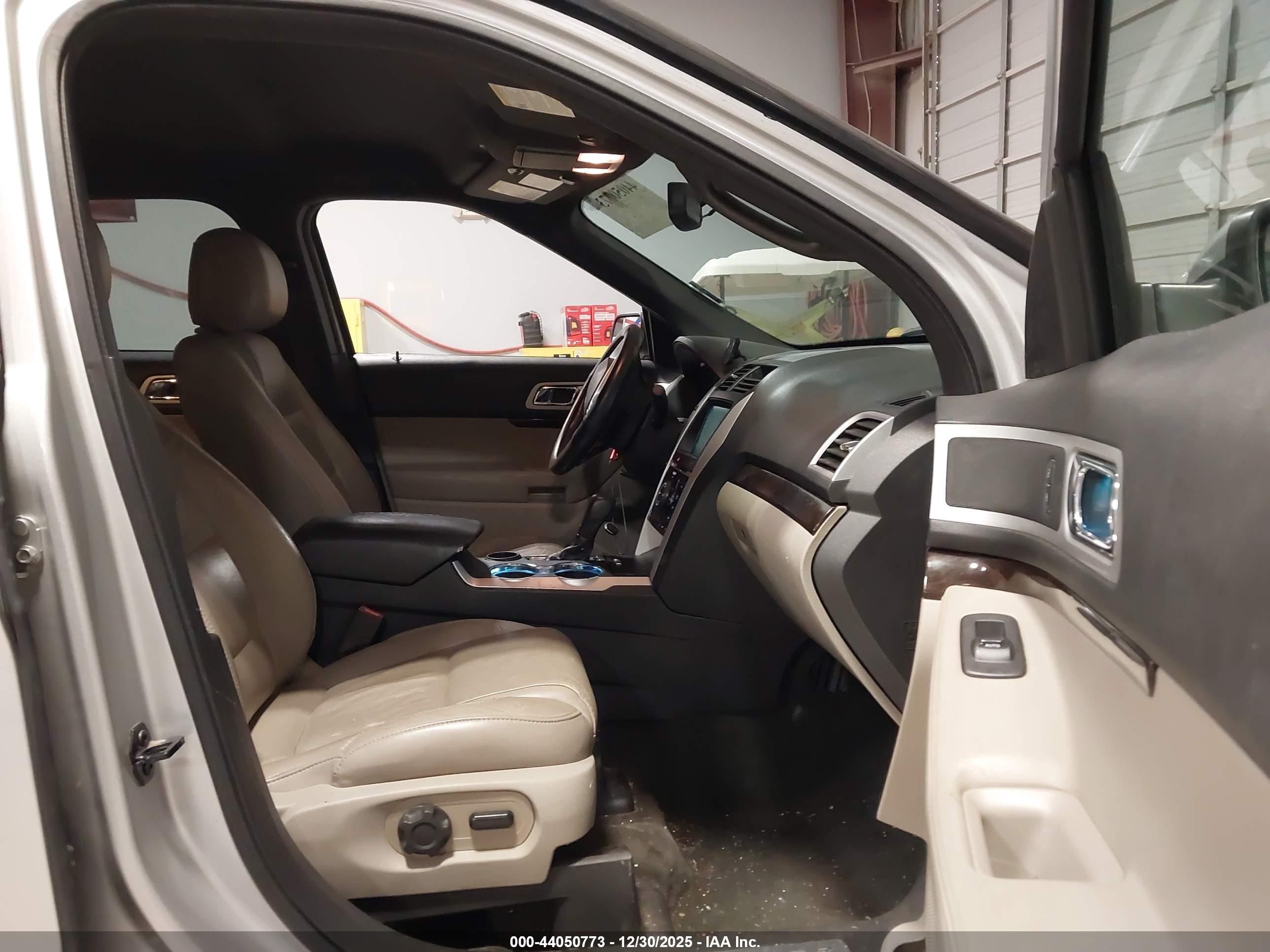 FORD EXPLORER image 5