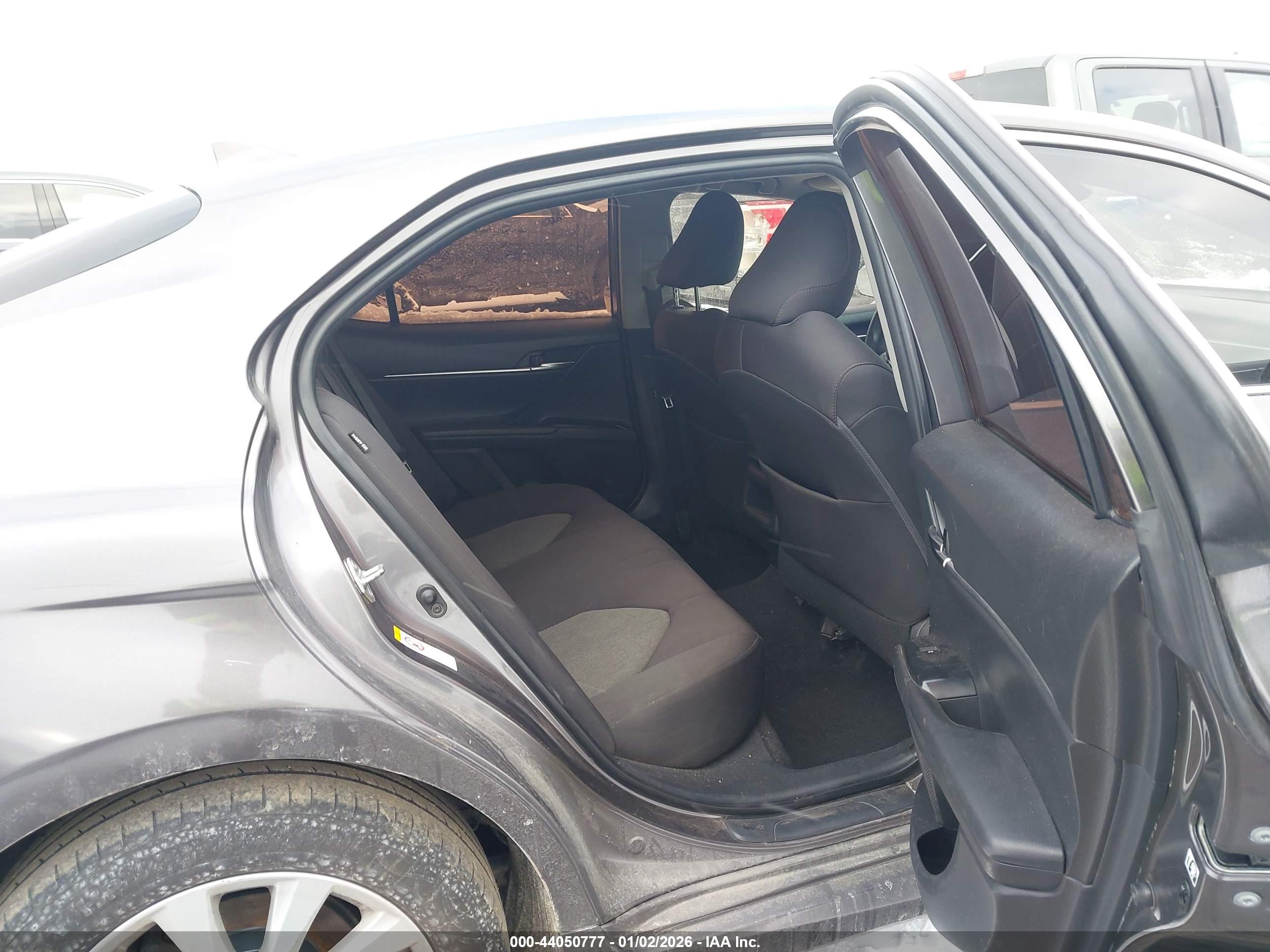 TOYOTA CAMRY image 8